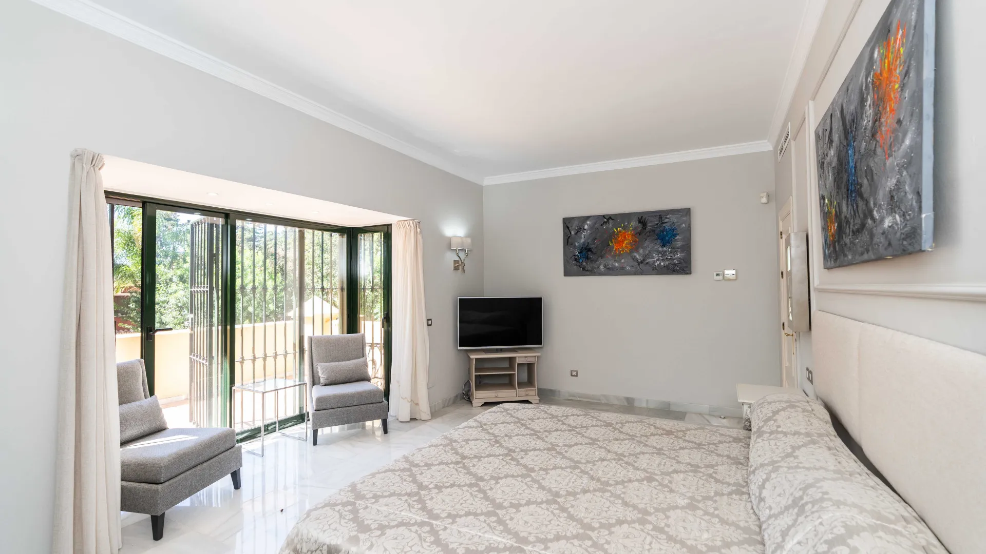 Villa with 6 bedrooms for sale in Guadalmina Baja