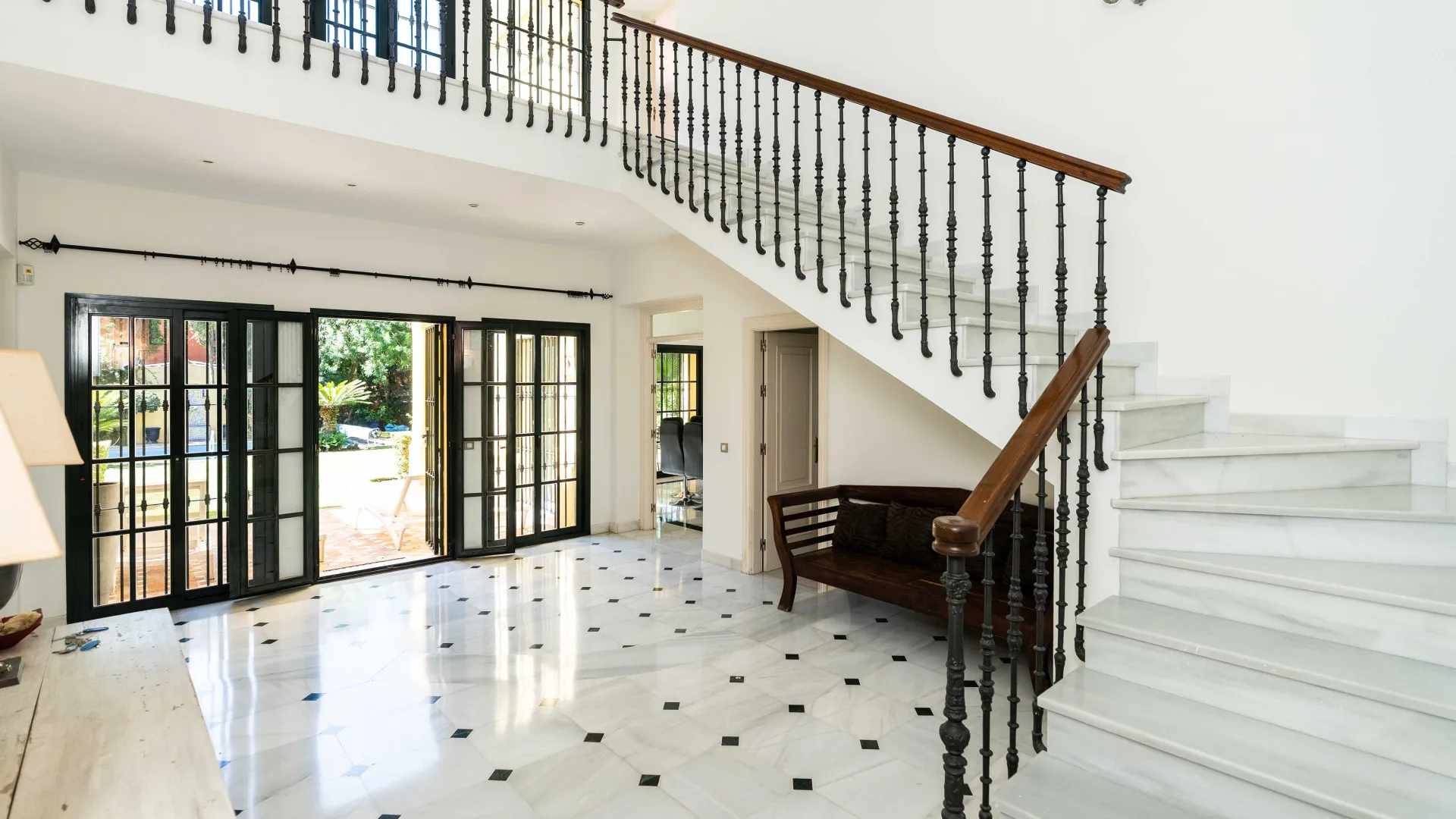 Villa with 6 bedrooms for sale in Guadalmina Baja