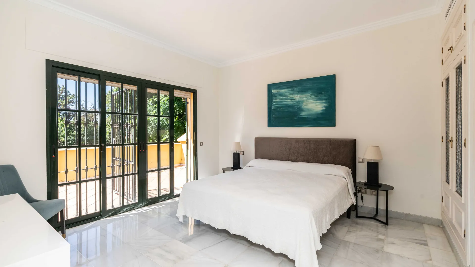 Villa with 6 bedrooms for sale in Guadalmina Baja