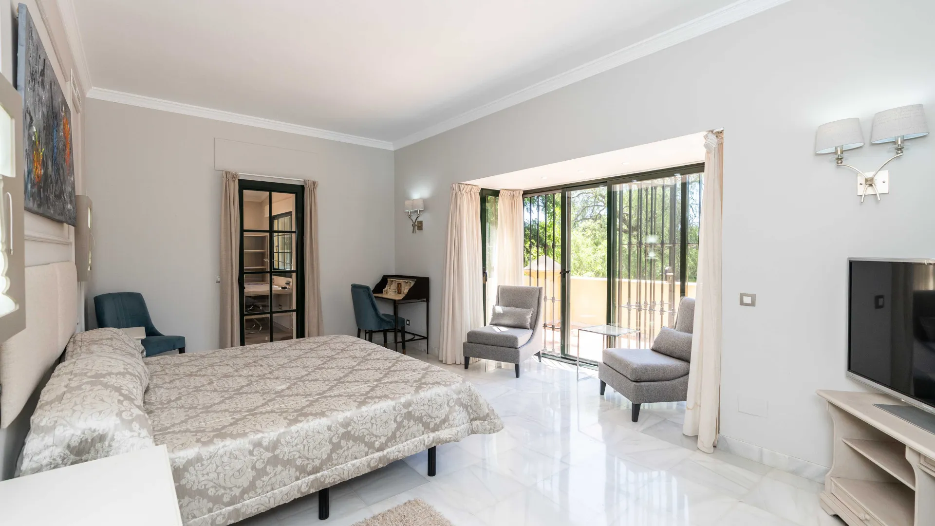 Villa with 6 bedrooms for sale in Guadalmina Baja