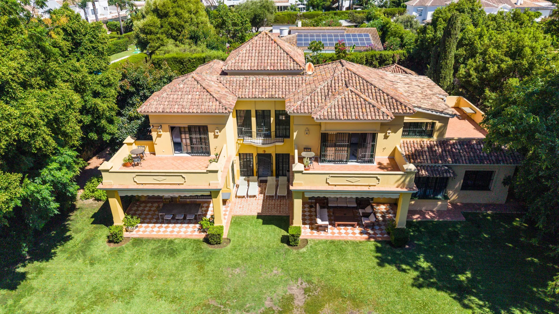 Villa with 6 bedrooms for sale in Guadalmina Baja