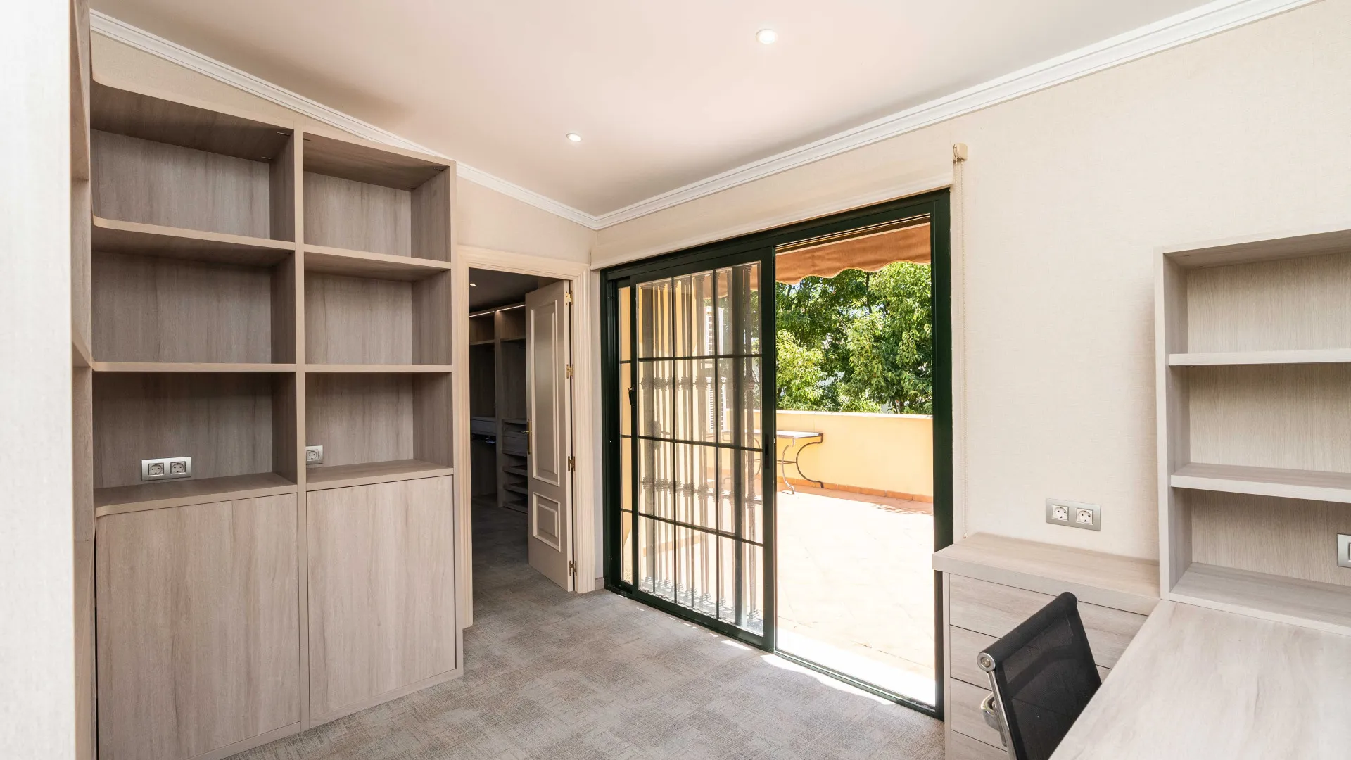 Villa with 6 bedrooms for sale in Guadalmina Baja