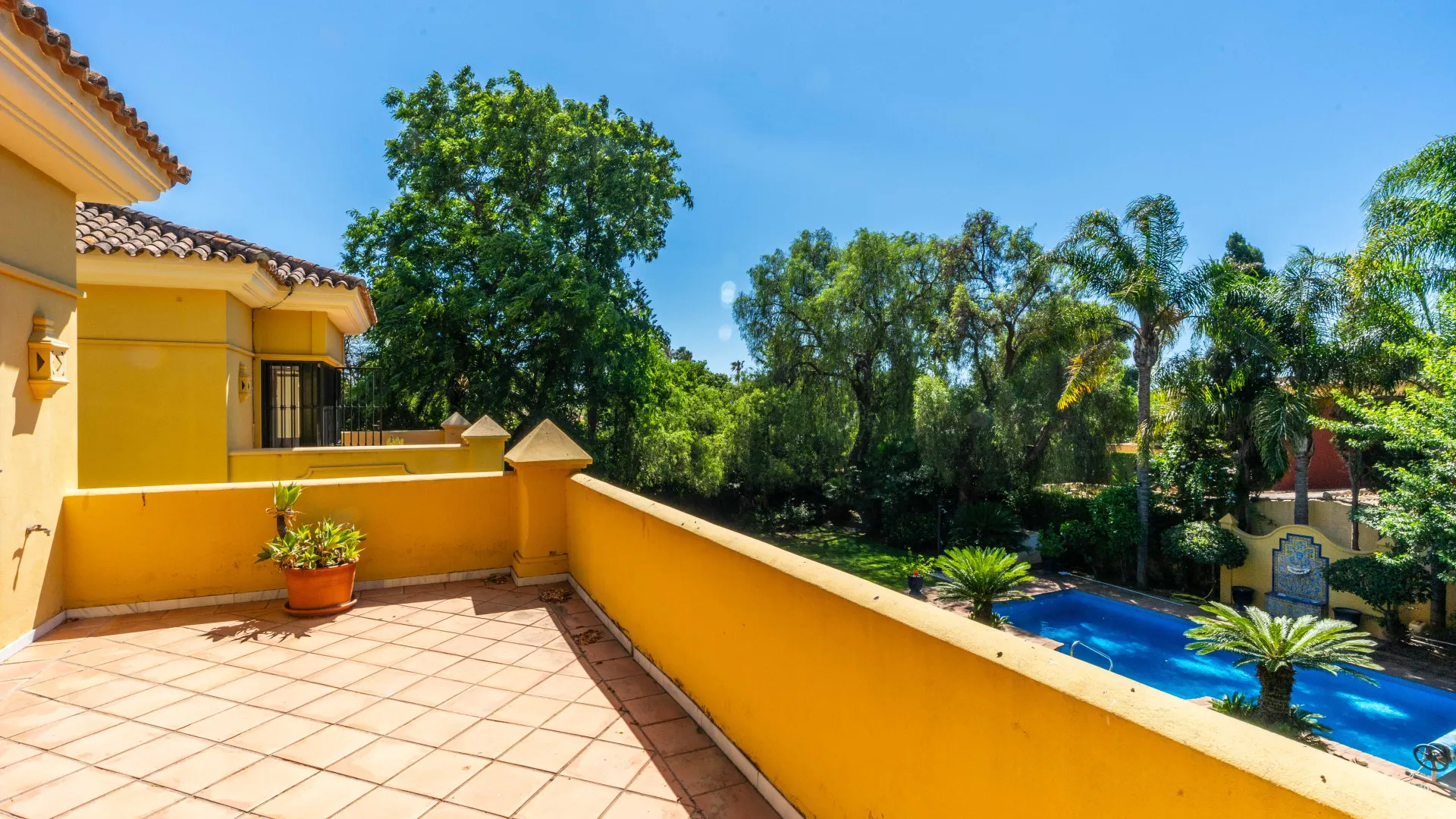 Villa with 6 bedrooms for sale in Guadalmina Baja