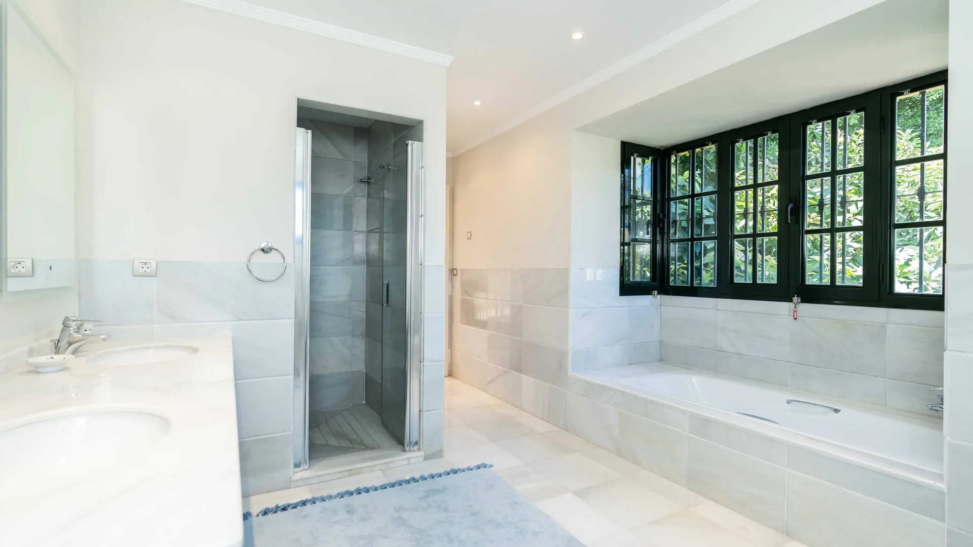 Villa with 6 bedrooms for sale in Guadalmina Baja
