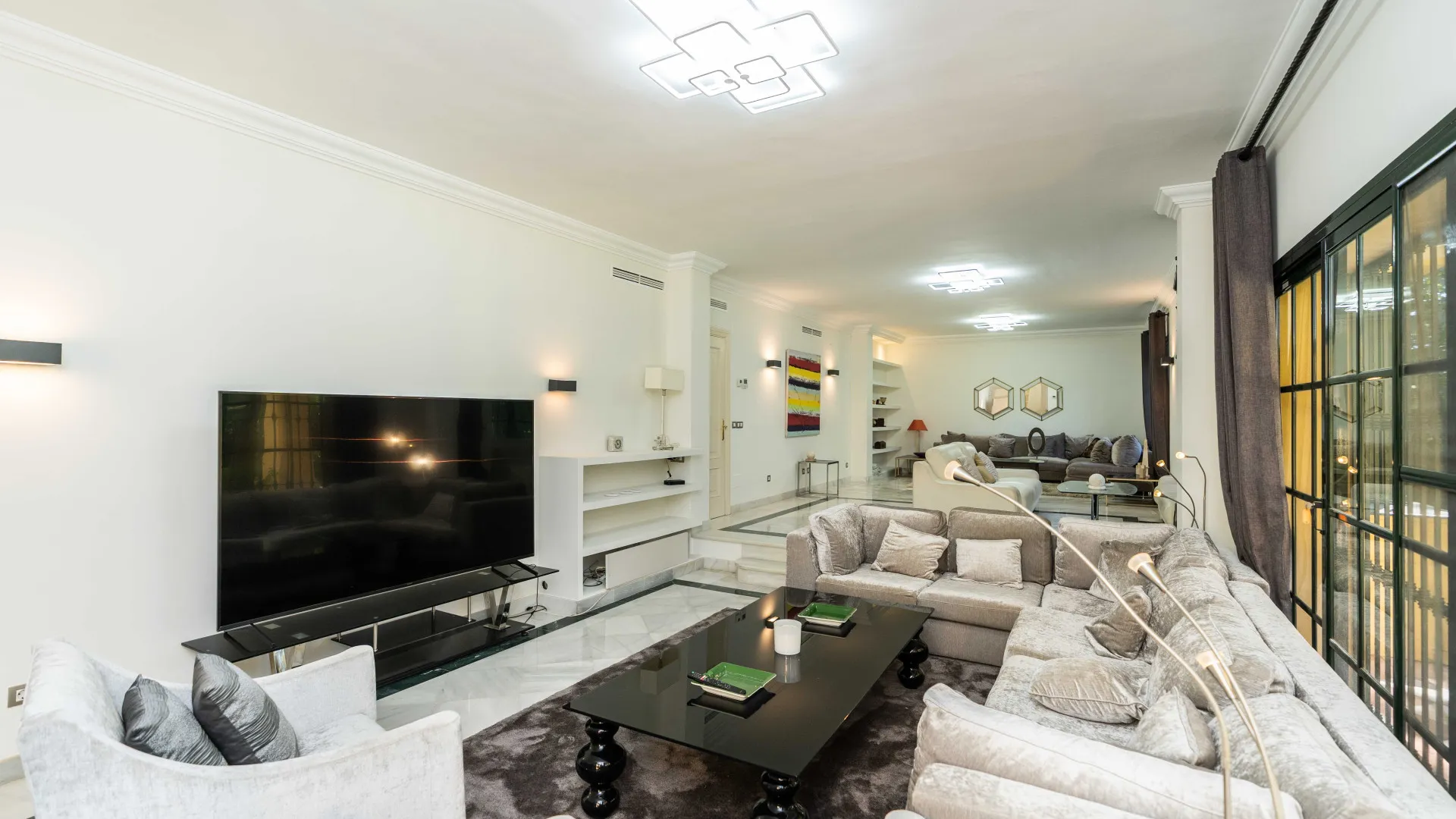 Villa with 6 bedrooms for sale in Guadalmina Baja