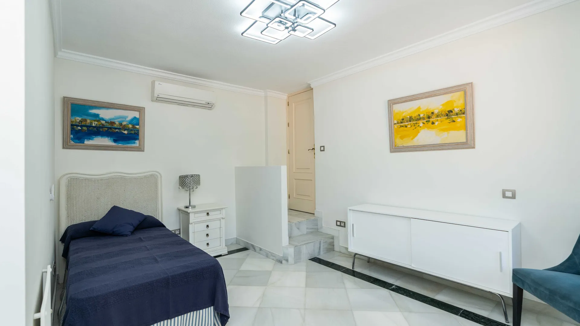 Villa with 6 bedrooms for sale in Guadalmina Baja