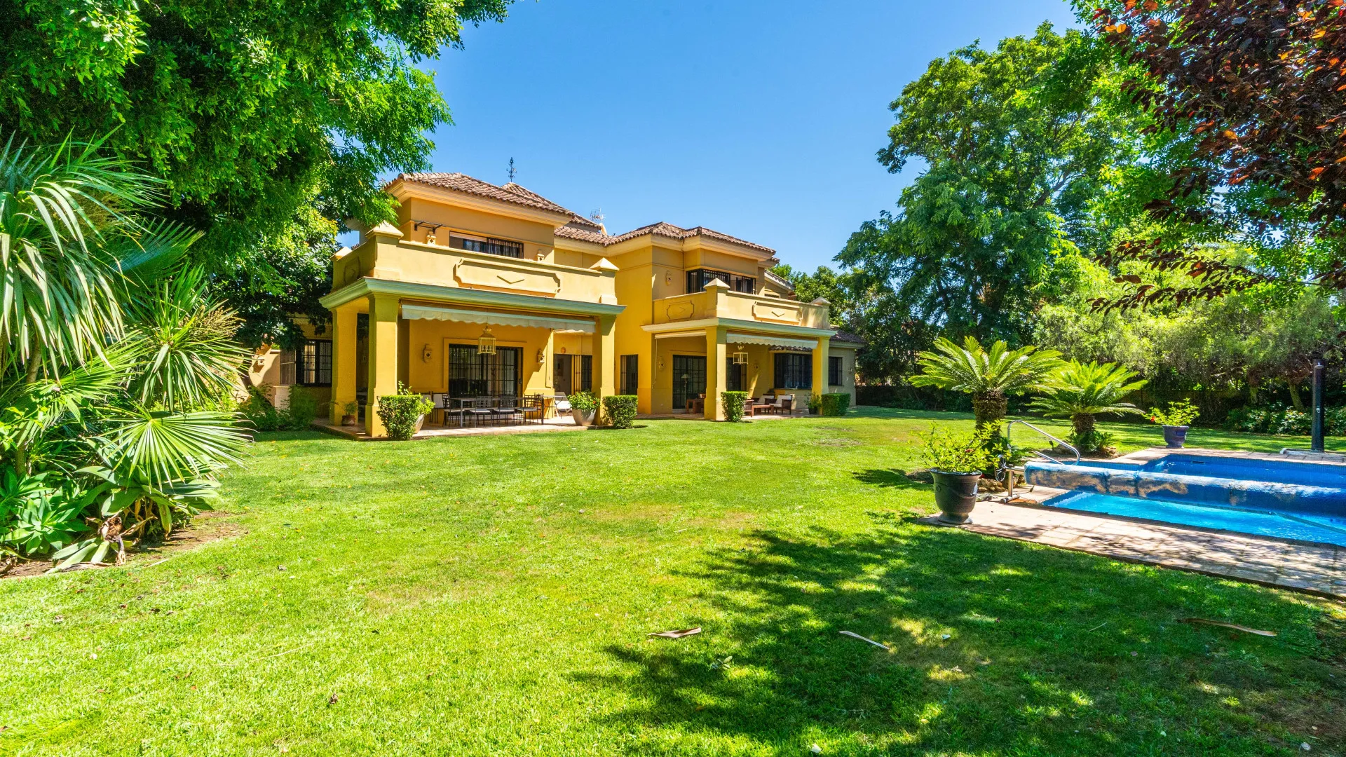 Villa with 6 bedrooms for sale in Guadalmina Baja