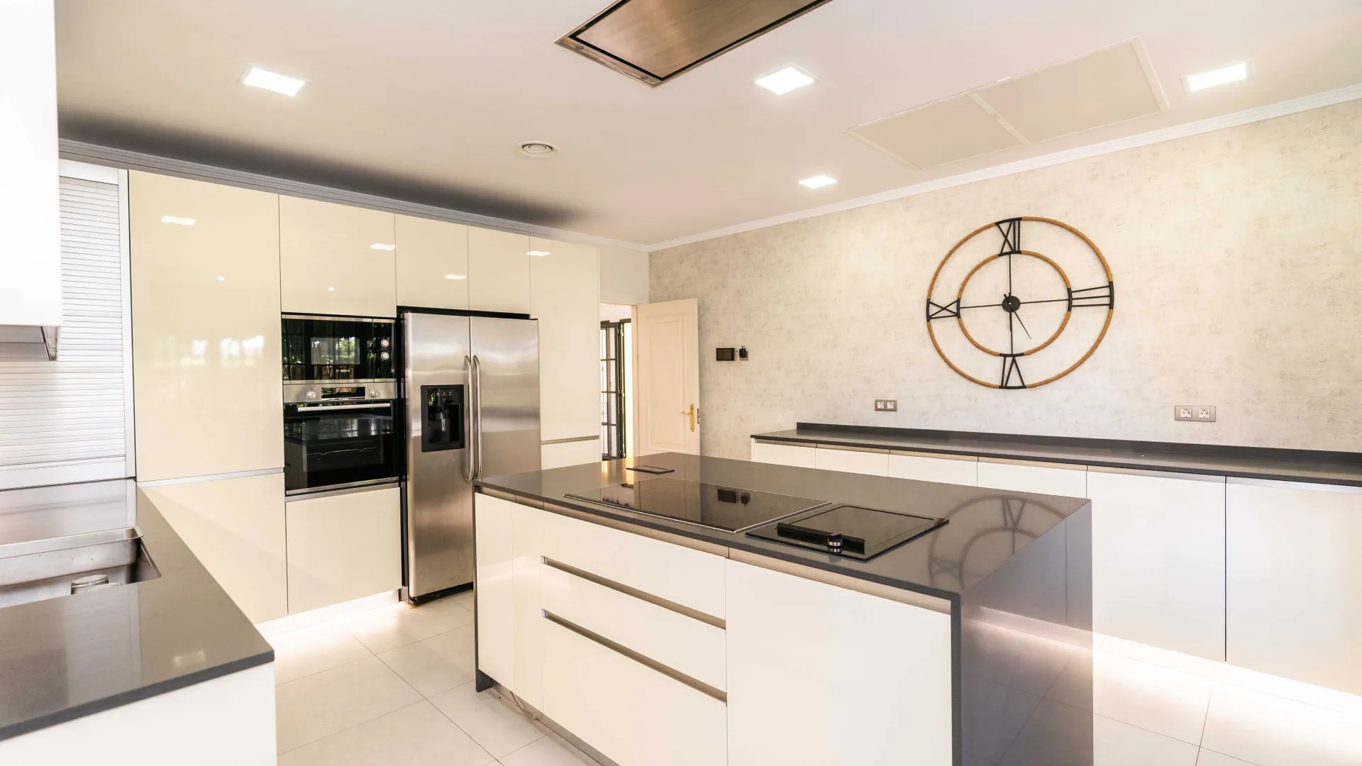 Villa with 6 bedrooms for sale in Guadalmina Baja