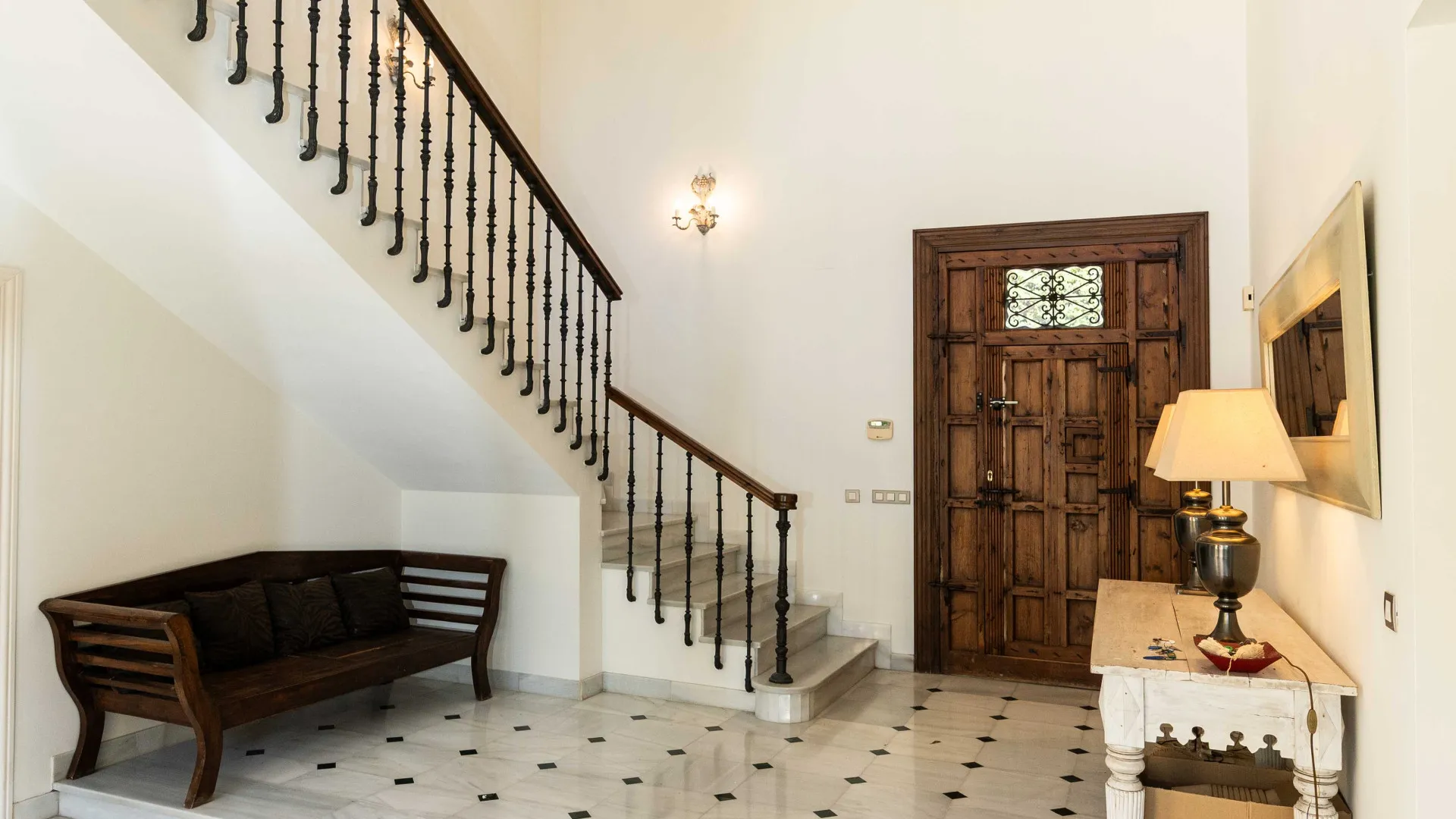 Villa with 6 bedrooms for sale in Guadalmina Baja