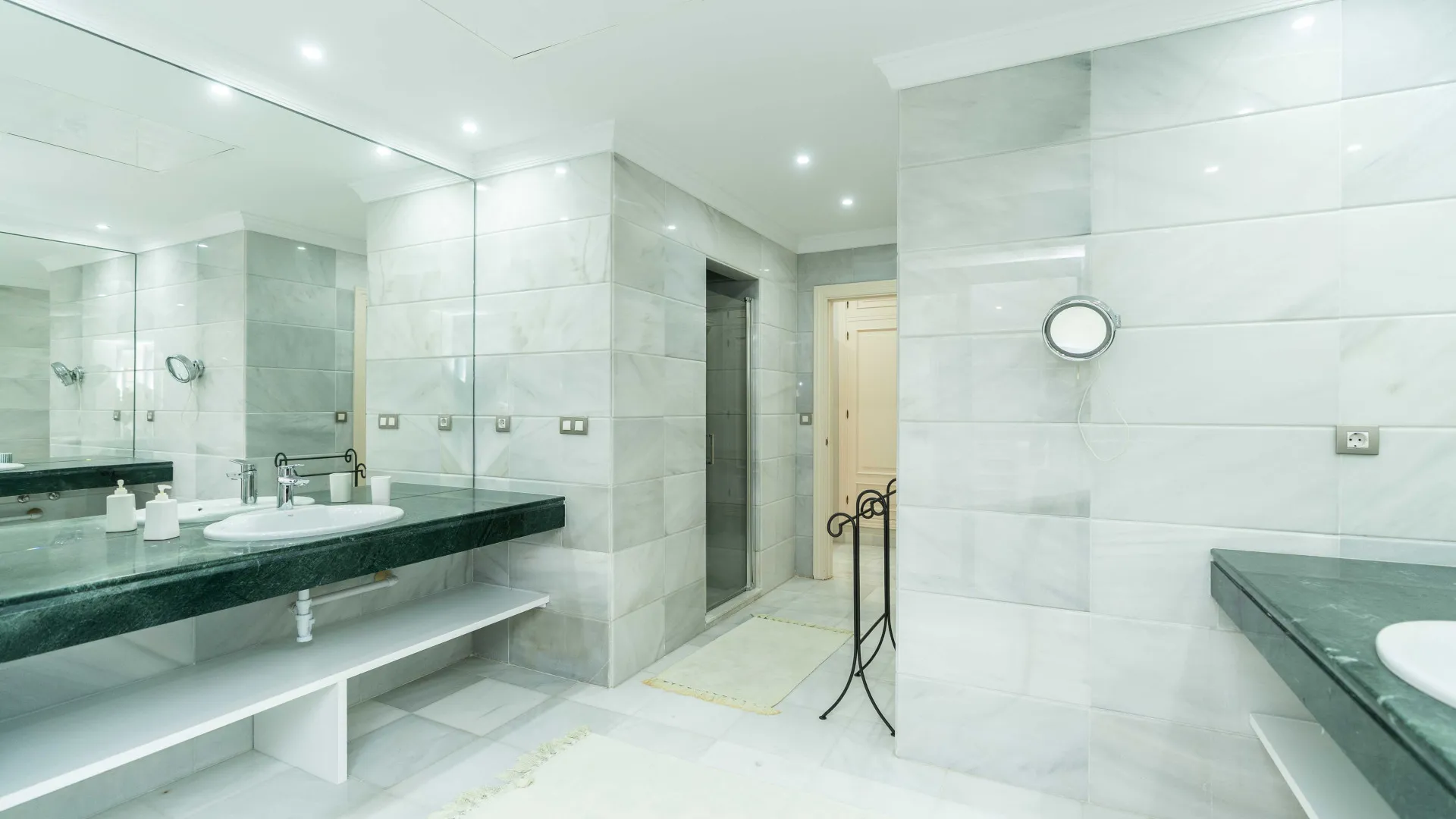 Villa with 6 bedrooms for sale in Guadalmina Baja