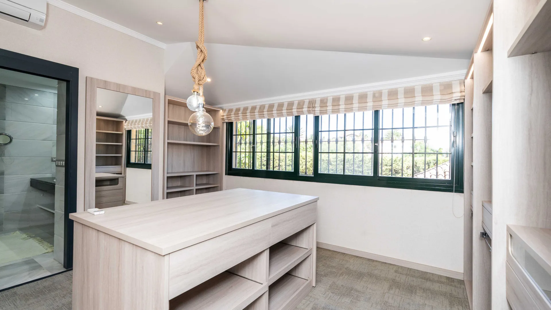 Villa with 6 bedrooms for sale in Guadalmina Baja
