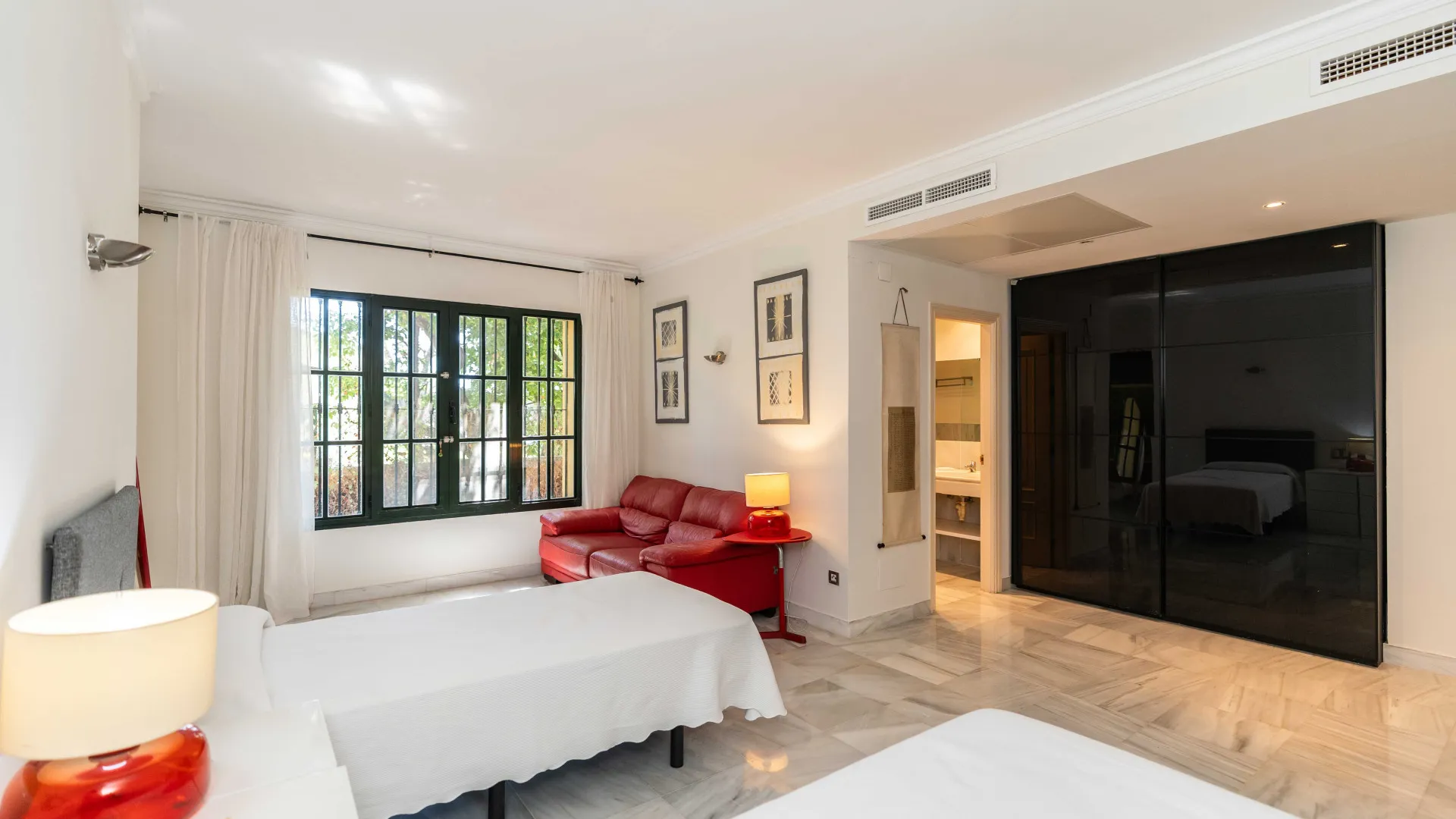 Villa with 6 bedrooms for sale in Guadalmina Baja