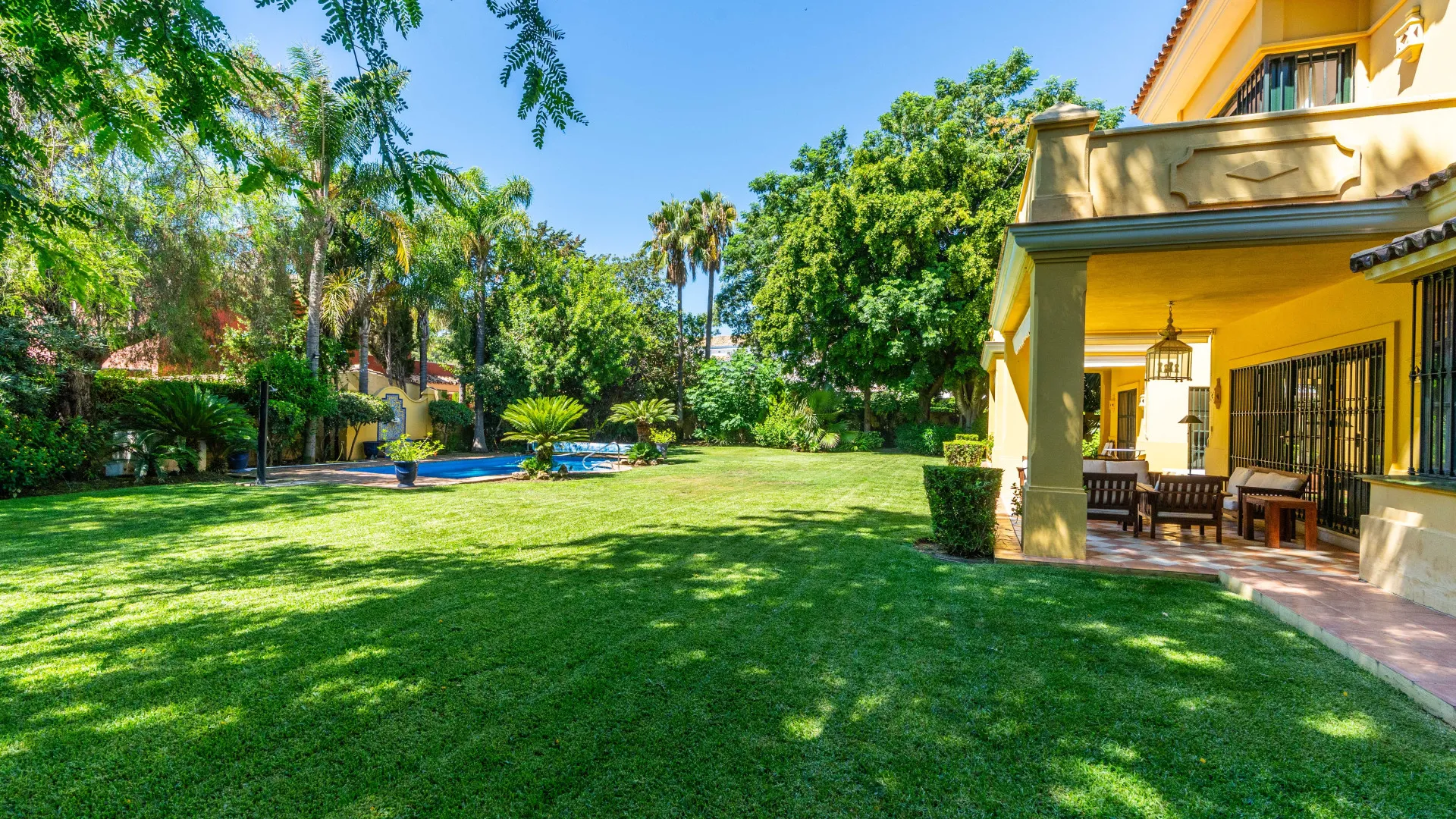 Villa with 6 bedrooms for sale in Guadalmina Baja