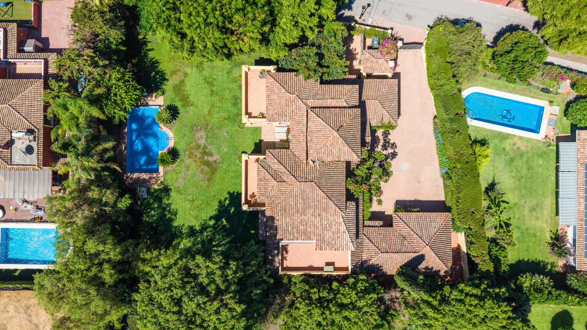 Villa with 6 bedrooms for sale in Guadalmina Baja