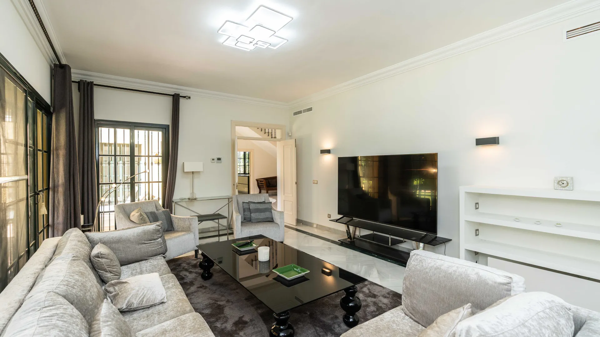 Villa with 6 bedrooms for sale in Guadalmina Baja