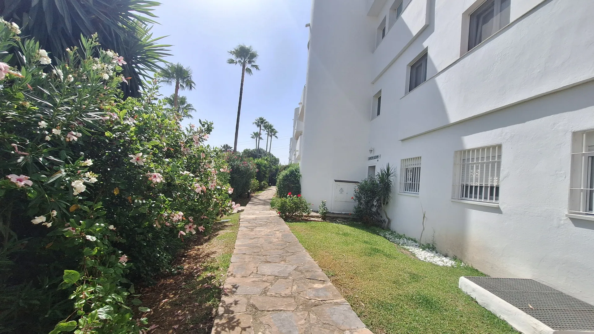 Apartment in Estepona West for sale