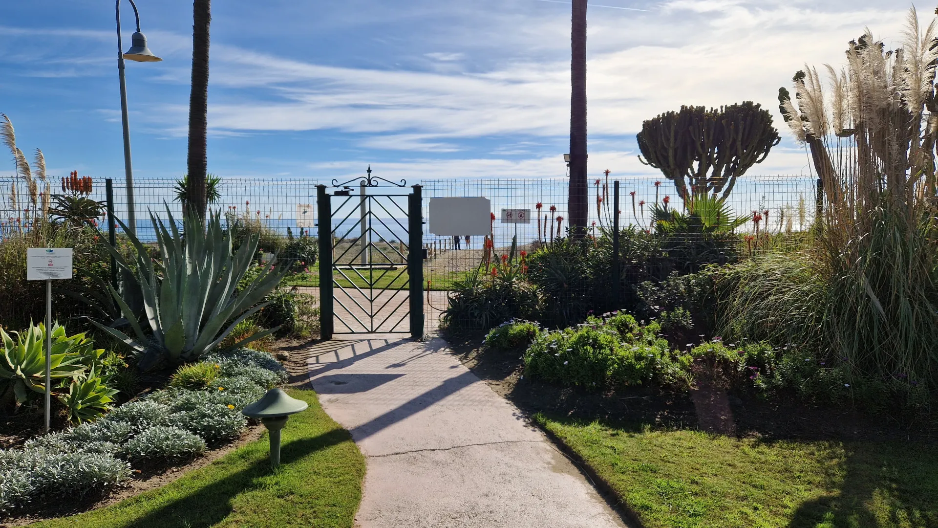 Ground floor apartment for sale in Costalita with 3 bedrooms