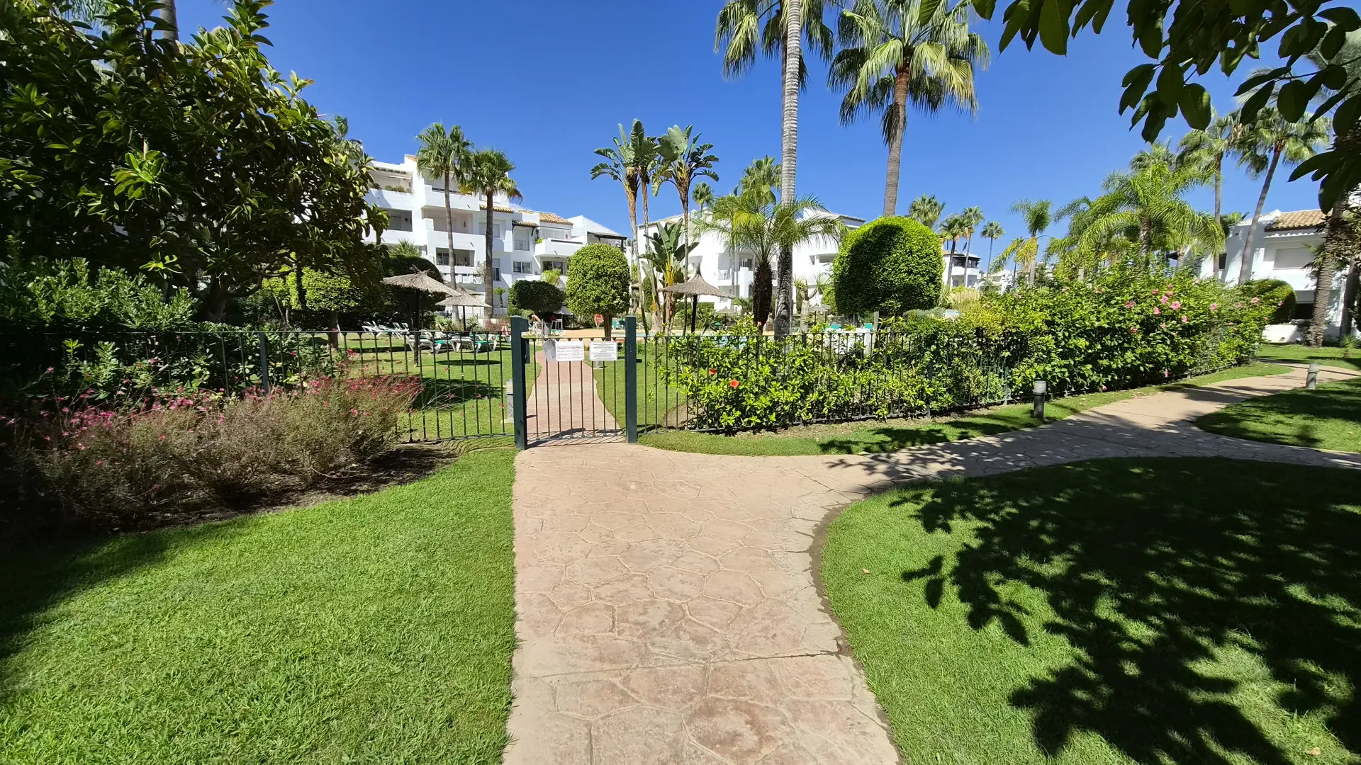 Ground floor apartment for sale in Costalita with 3 bedrooms