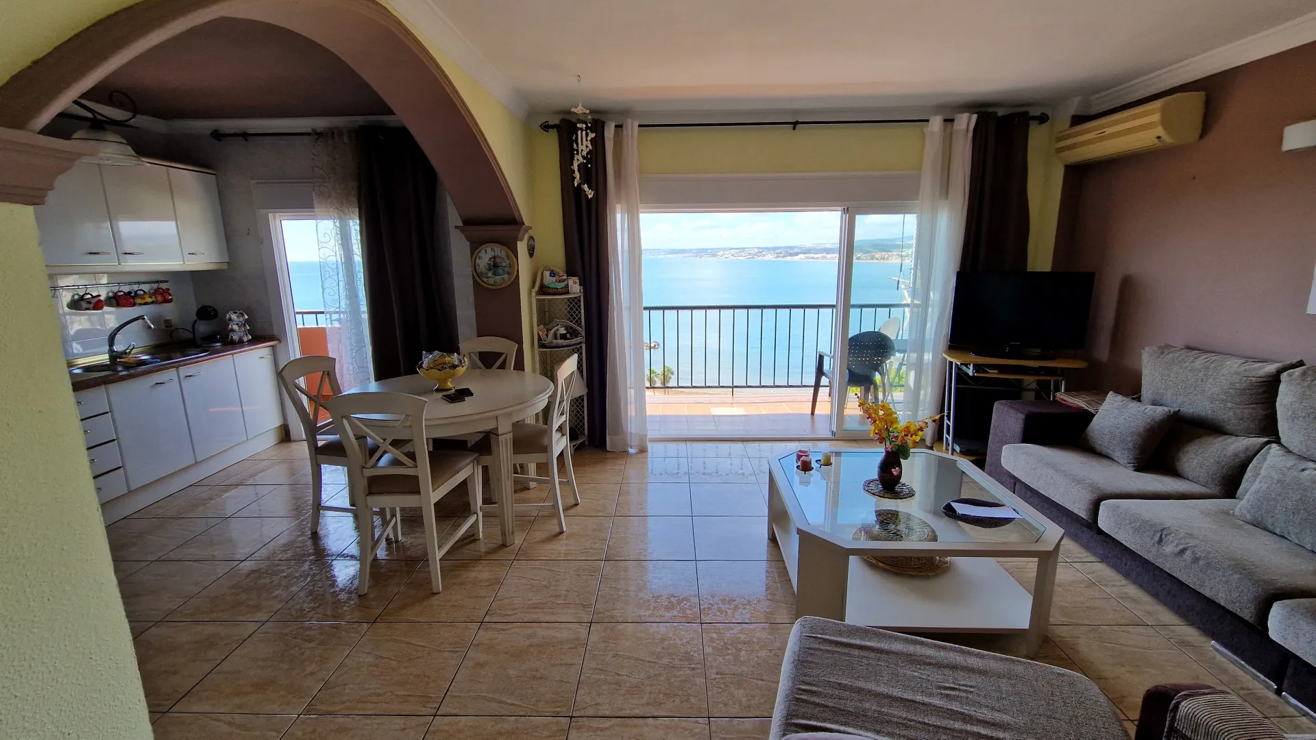 Buy apartment in Estepona West with 3 bedrooms