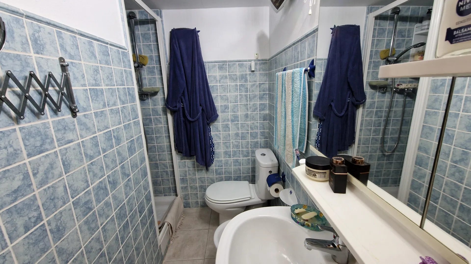 Buy apartment in Estepona West with 3 bedrooms