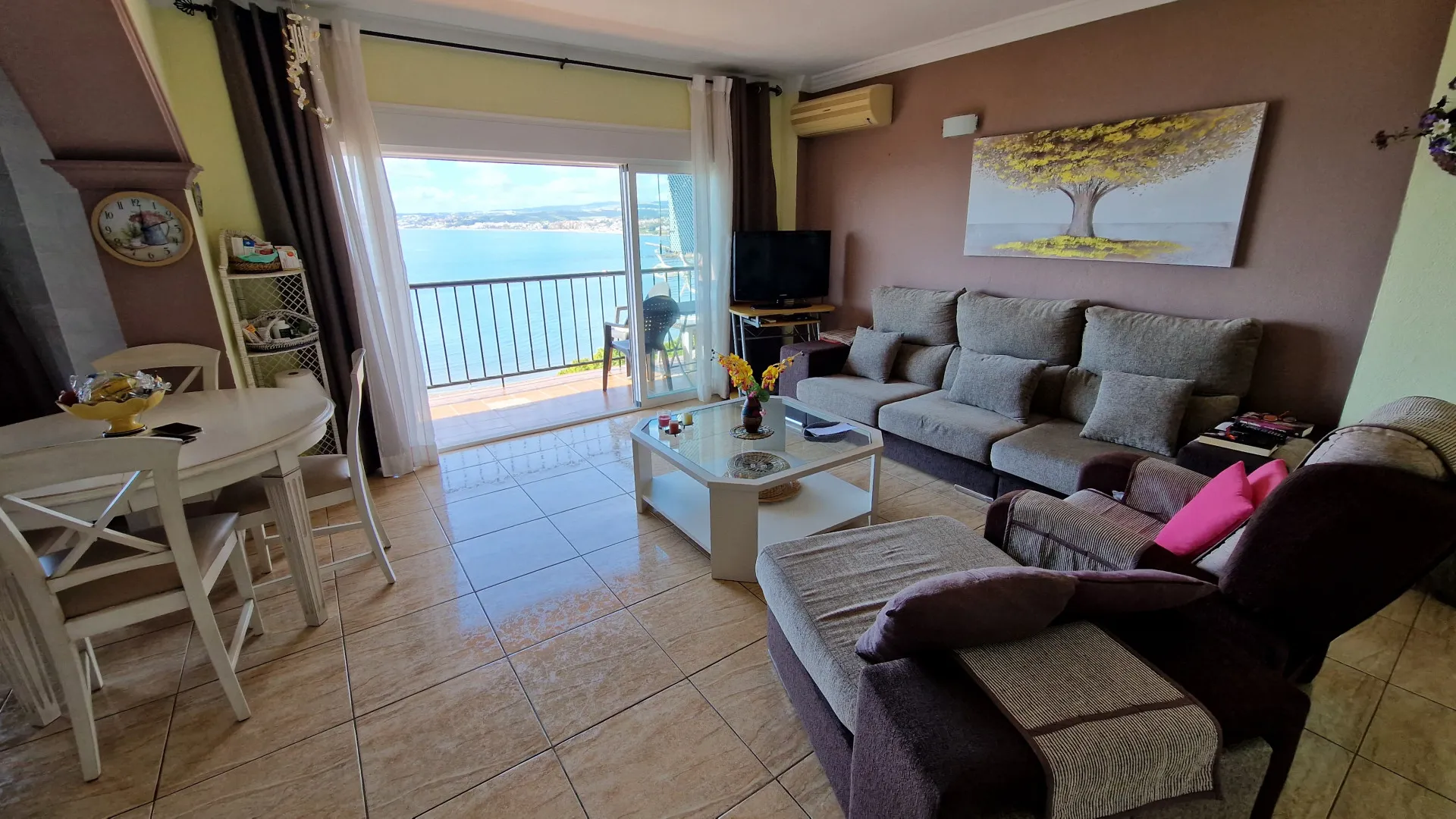 Buy apartment in Estepona West with 3 bedrooms