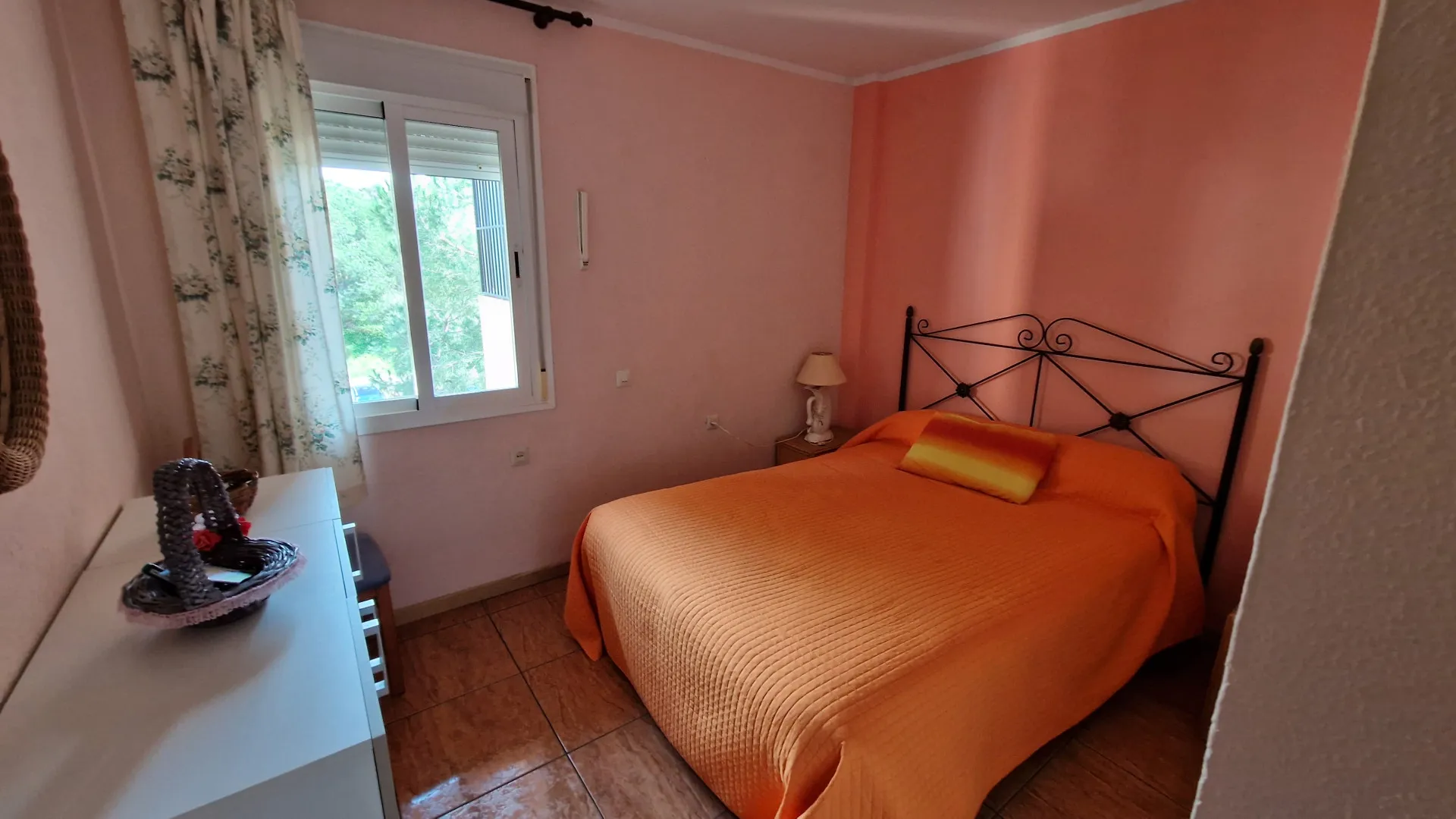 Buy apartment in Estepona West with 3 bedrooms