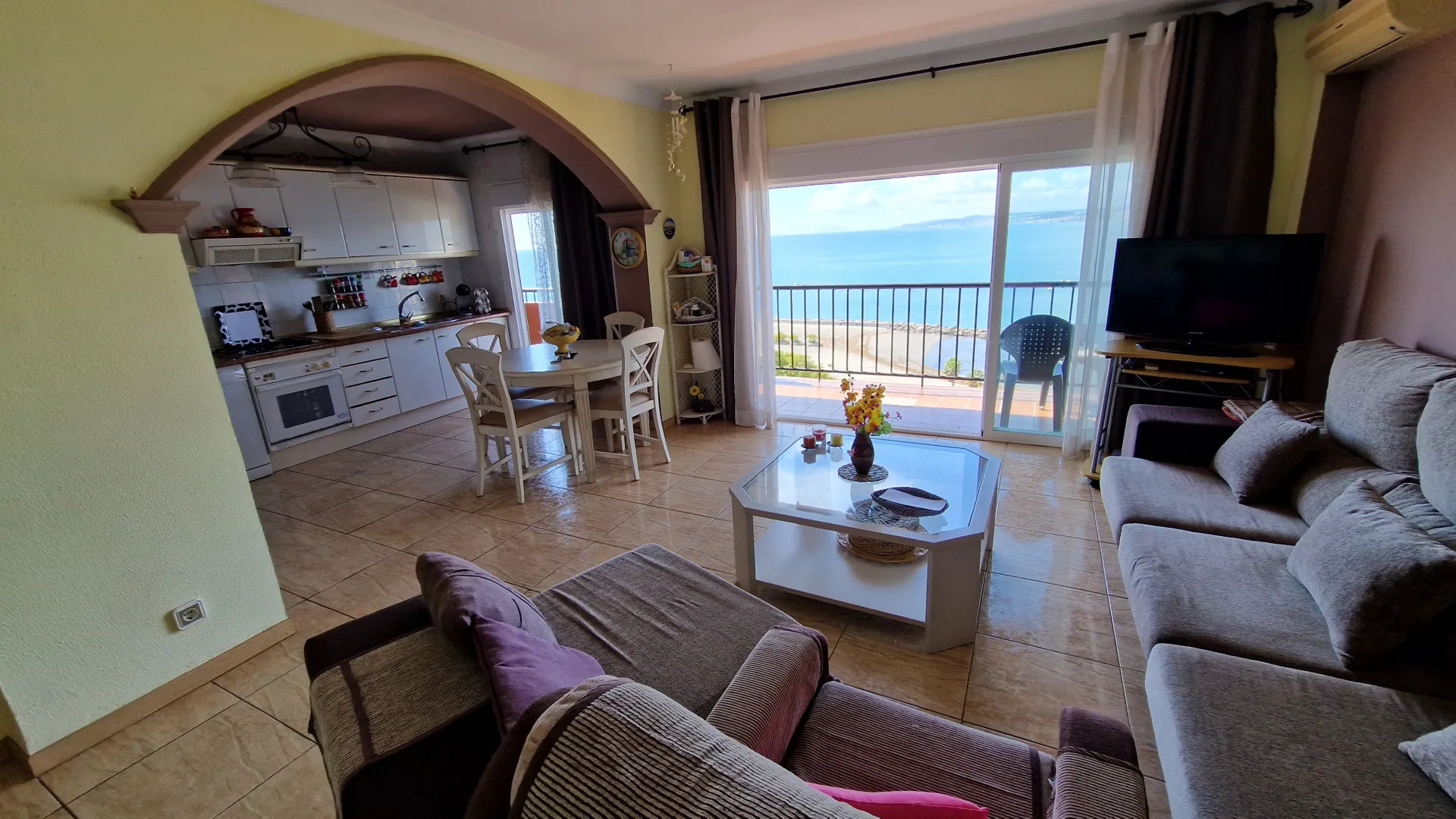 Buy apartment in Estepona West with 3 bedrooms