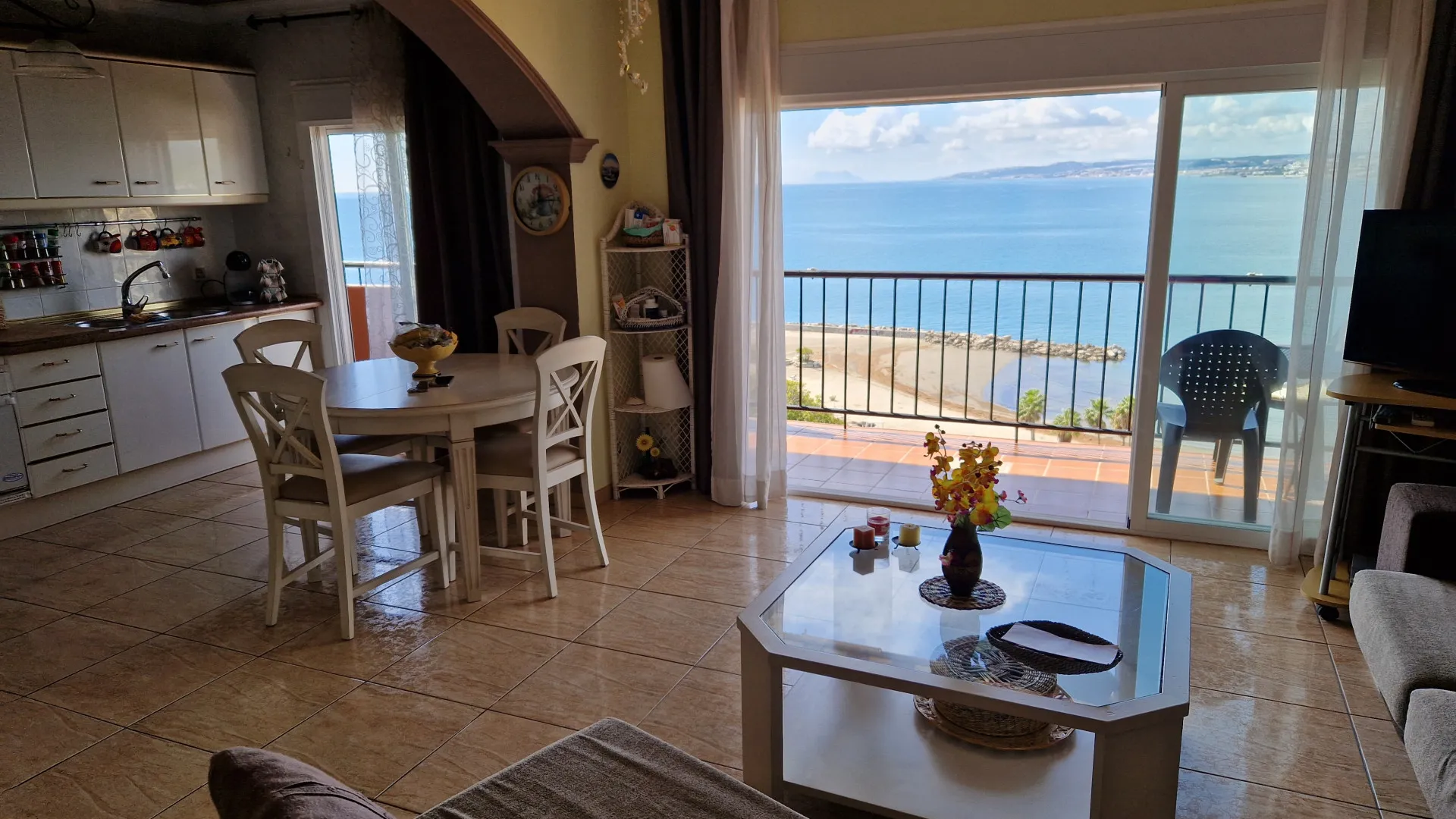 Buy apartment in Estepona West with 3 bedrooms