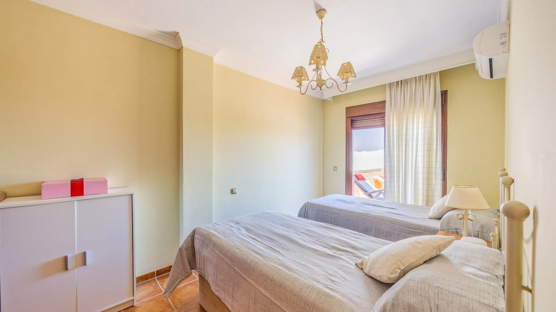 For sale town house with 3 bedrooms in Alcaidesa Costa