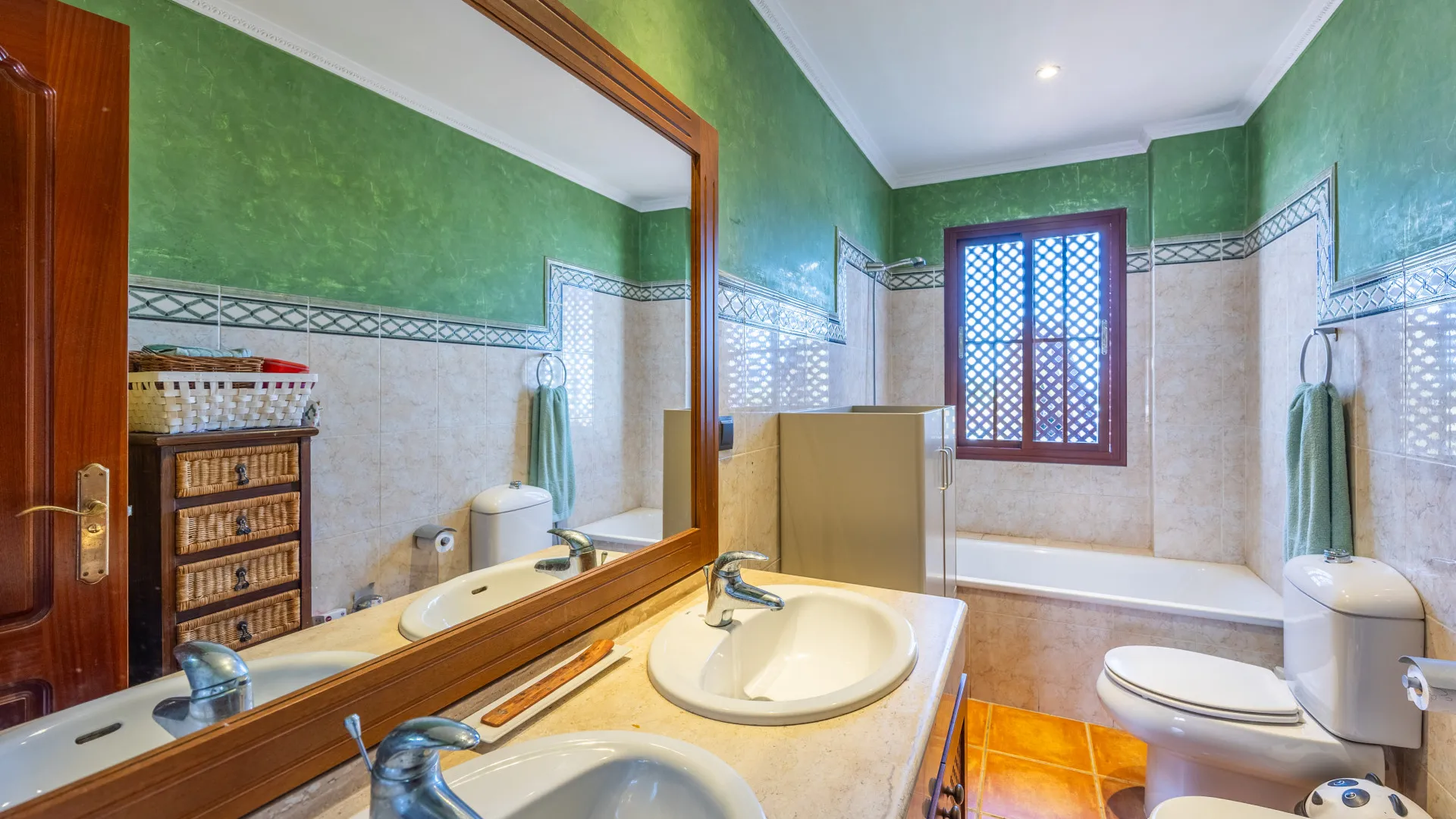 For sale town house with 3 bedrooms in Alcaidesa Costa