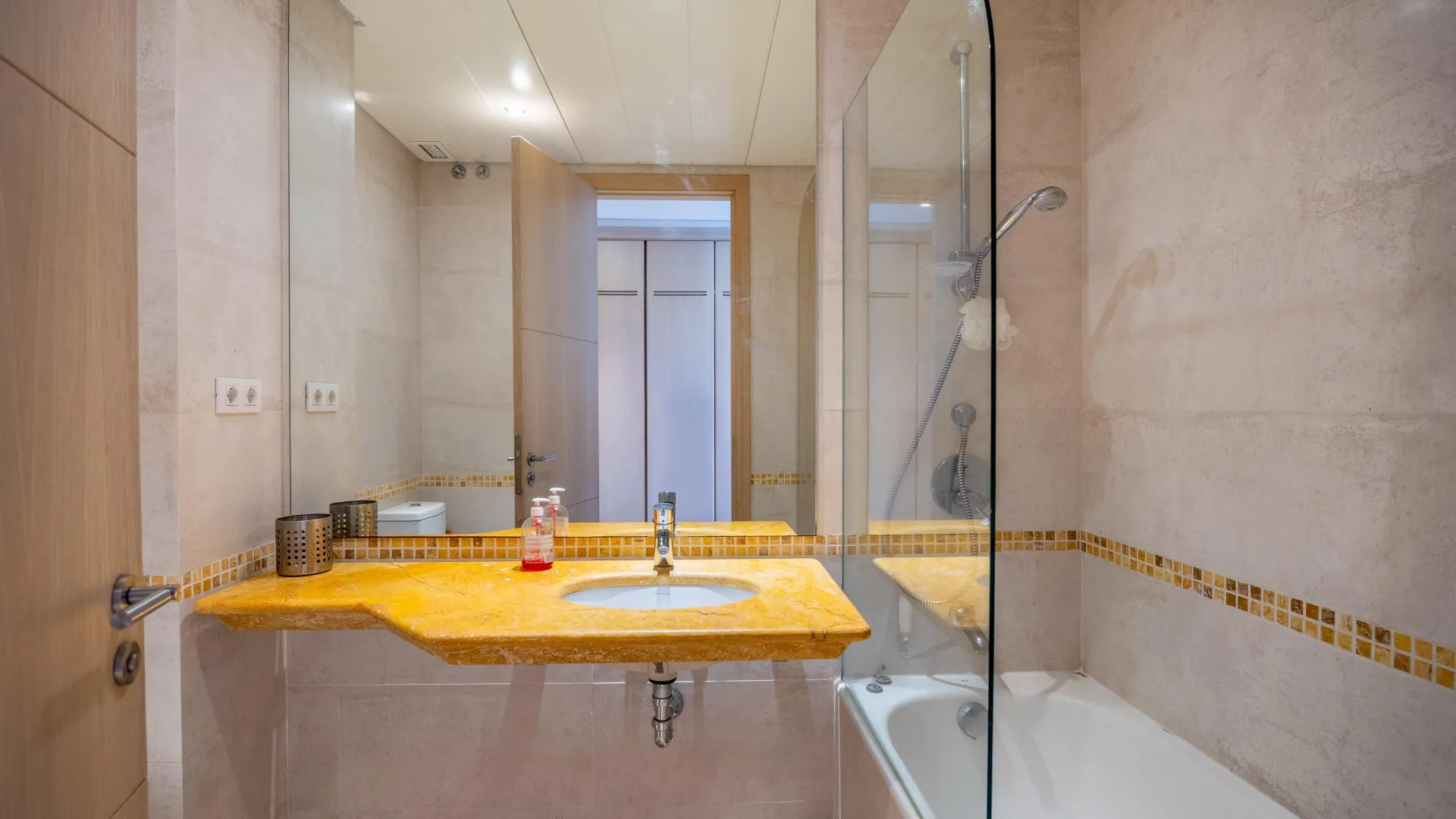 Apartamento planta baja en venta en Ribera del Marlin con 3 dormitorios