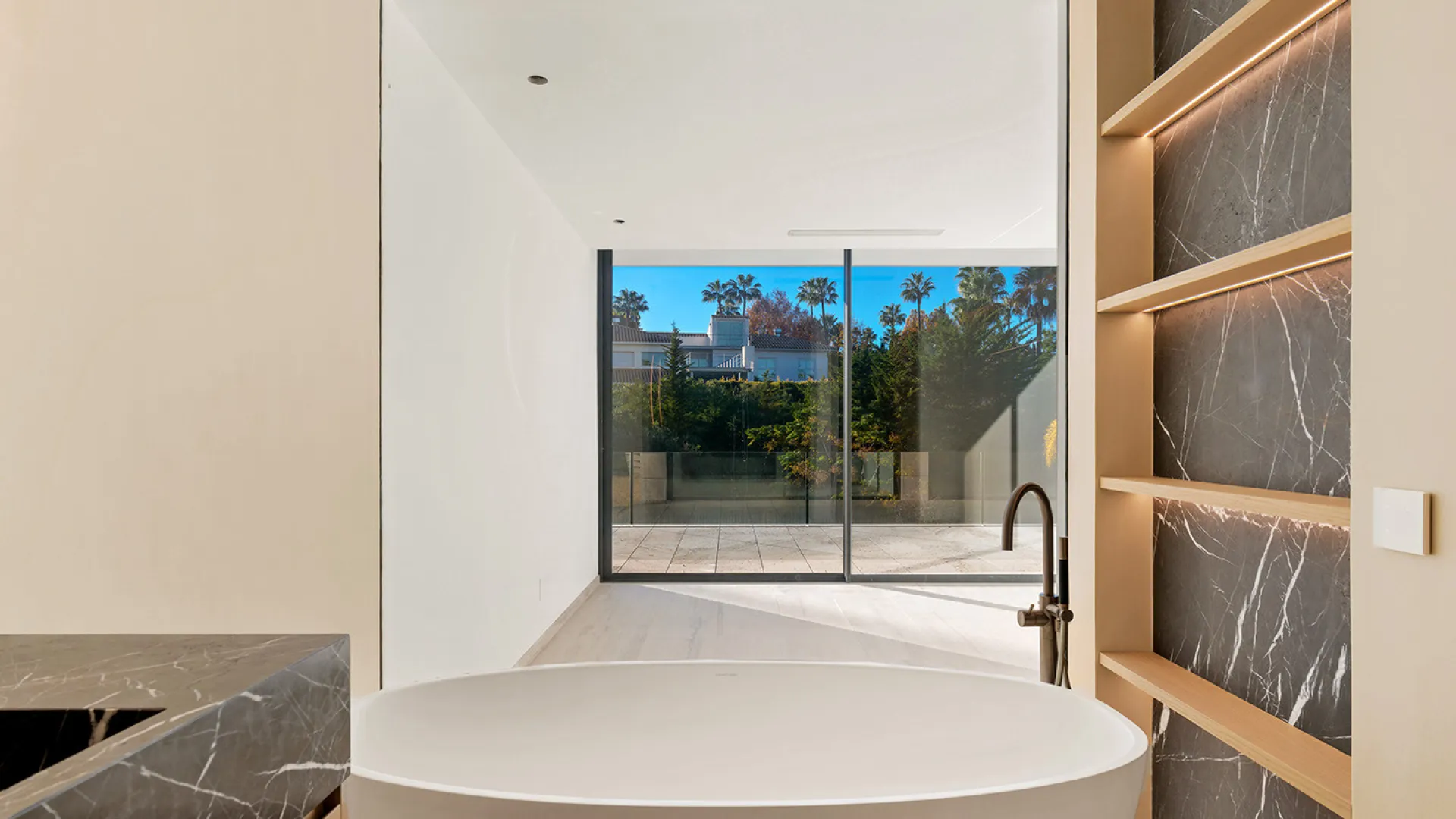 For sale Kings & Queens villa