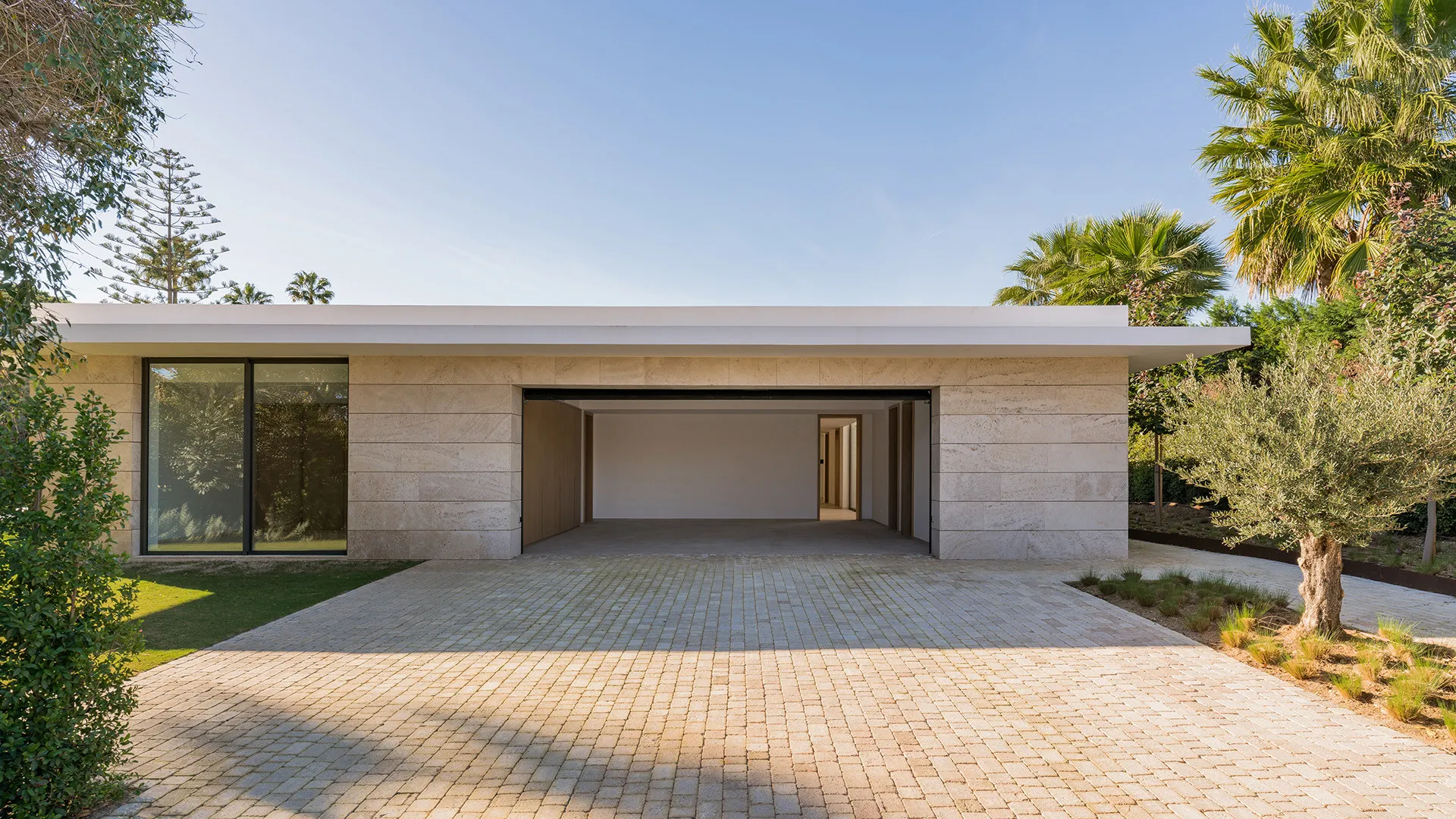 For sale Kings & Queens villa