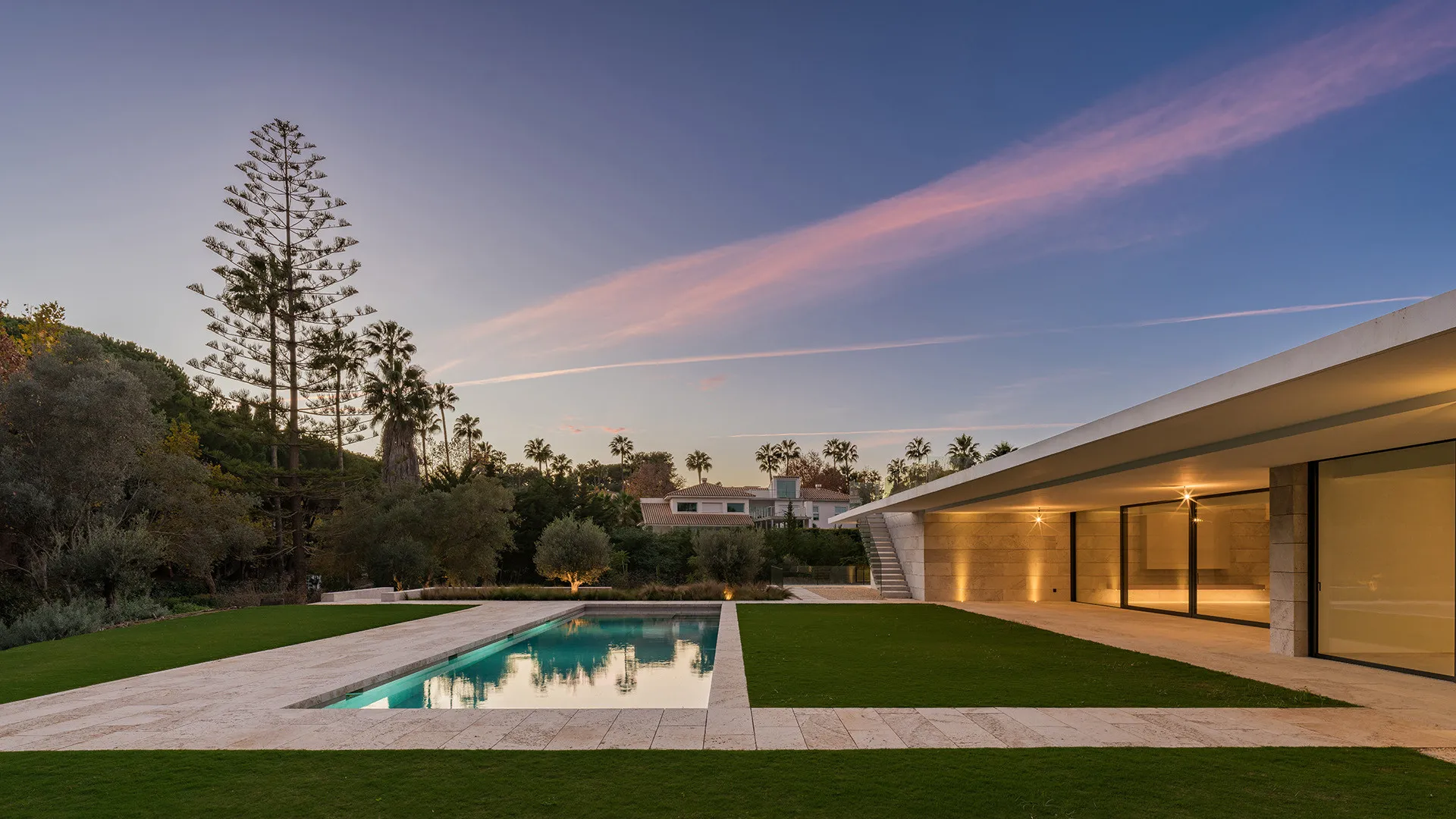 For sale Kings & Queens villa