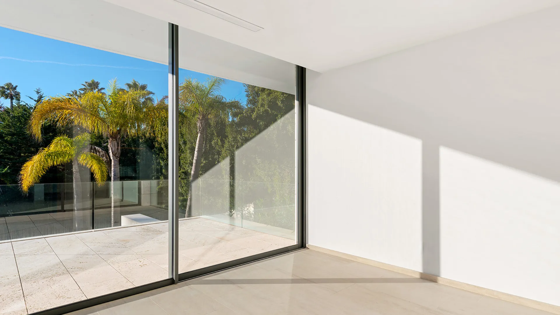 For sale Kings & Queens villa