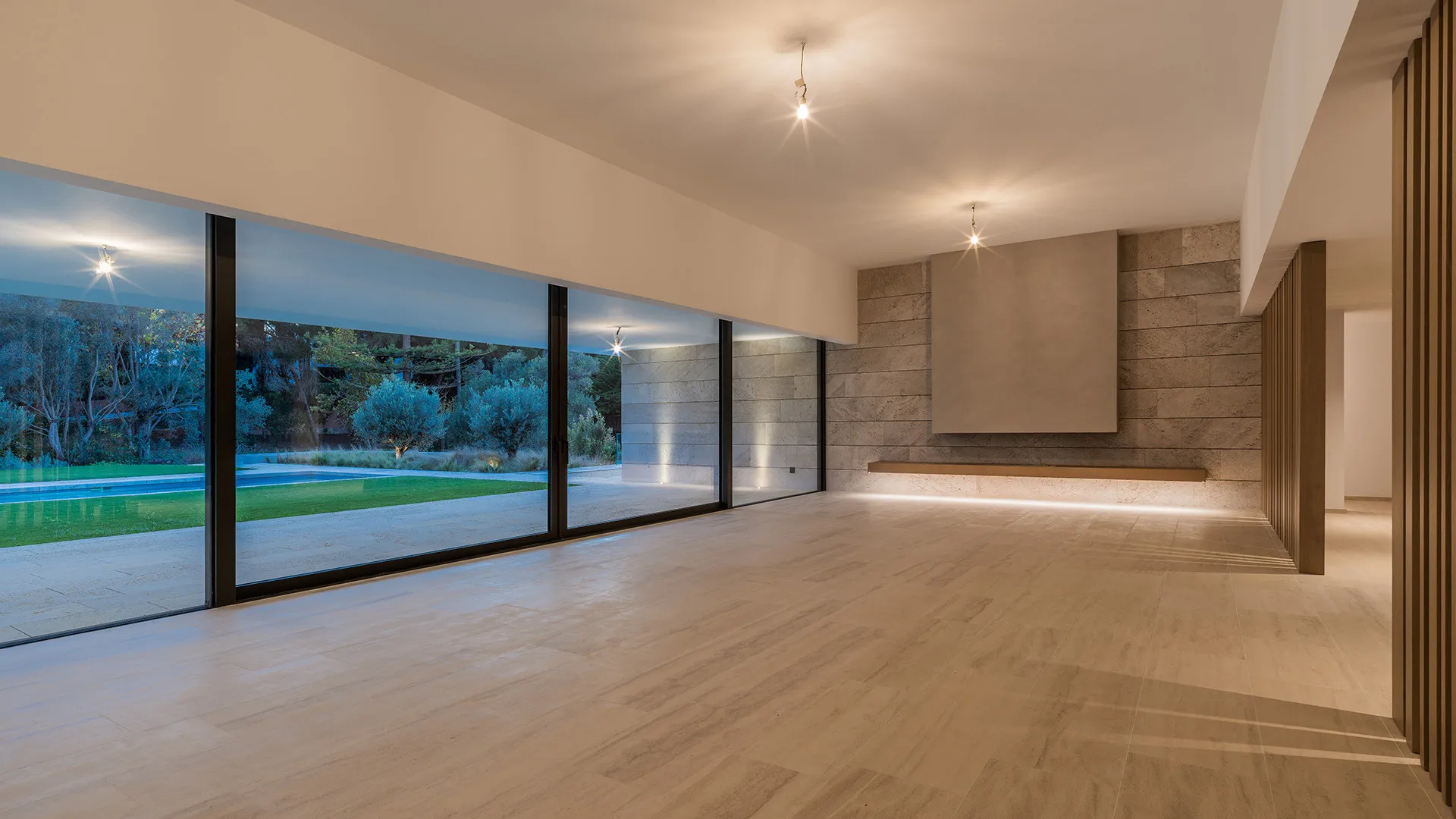 For sale Kings & Queens villa