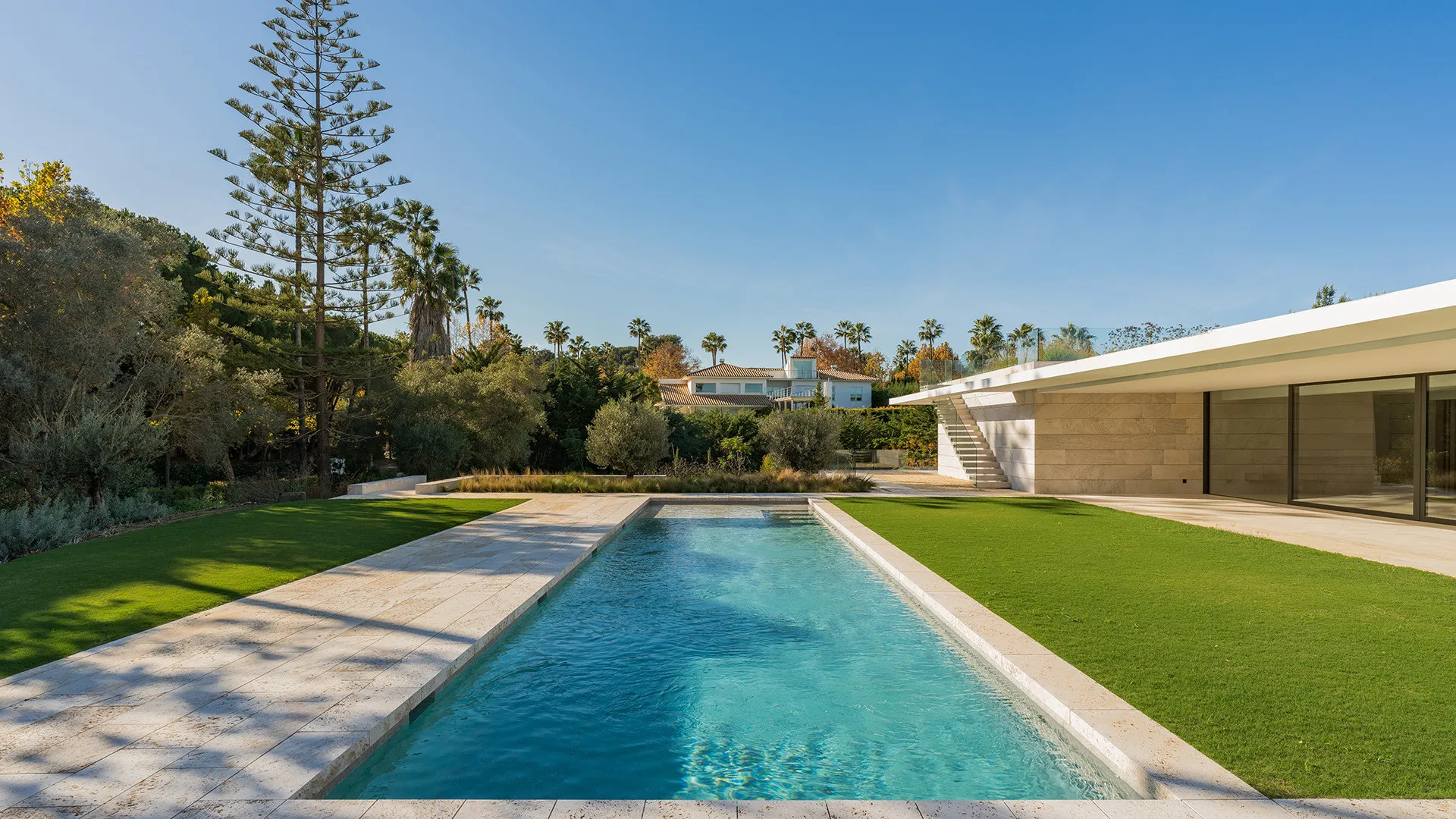 For sale Kings & Queens villa