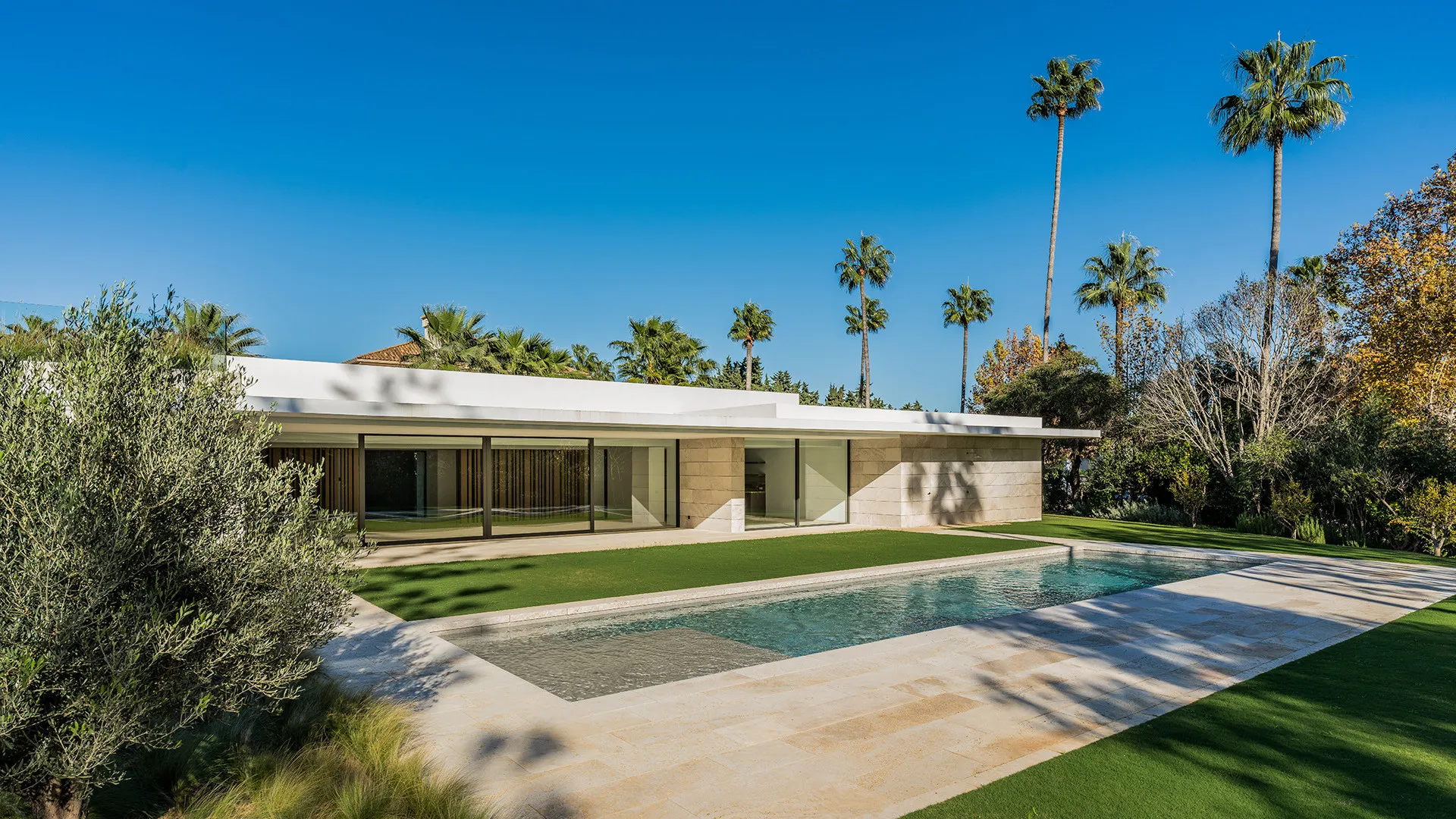 For sale Kings & Queens villa