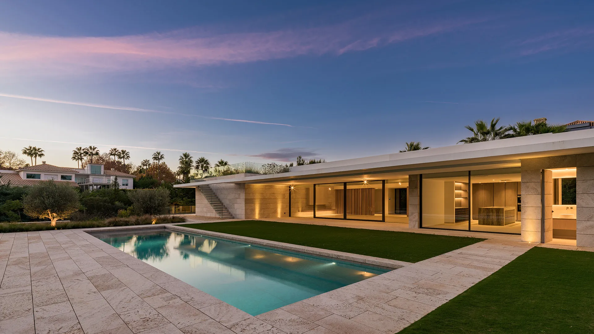 For sale Kings & Queens villa