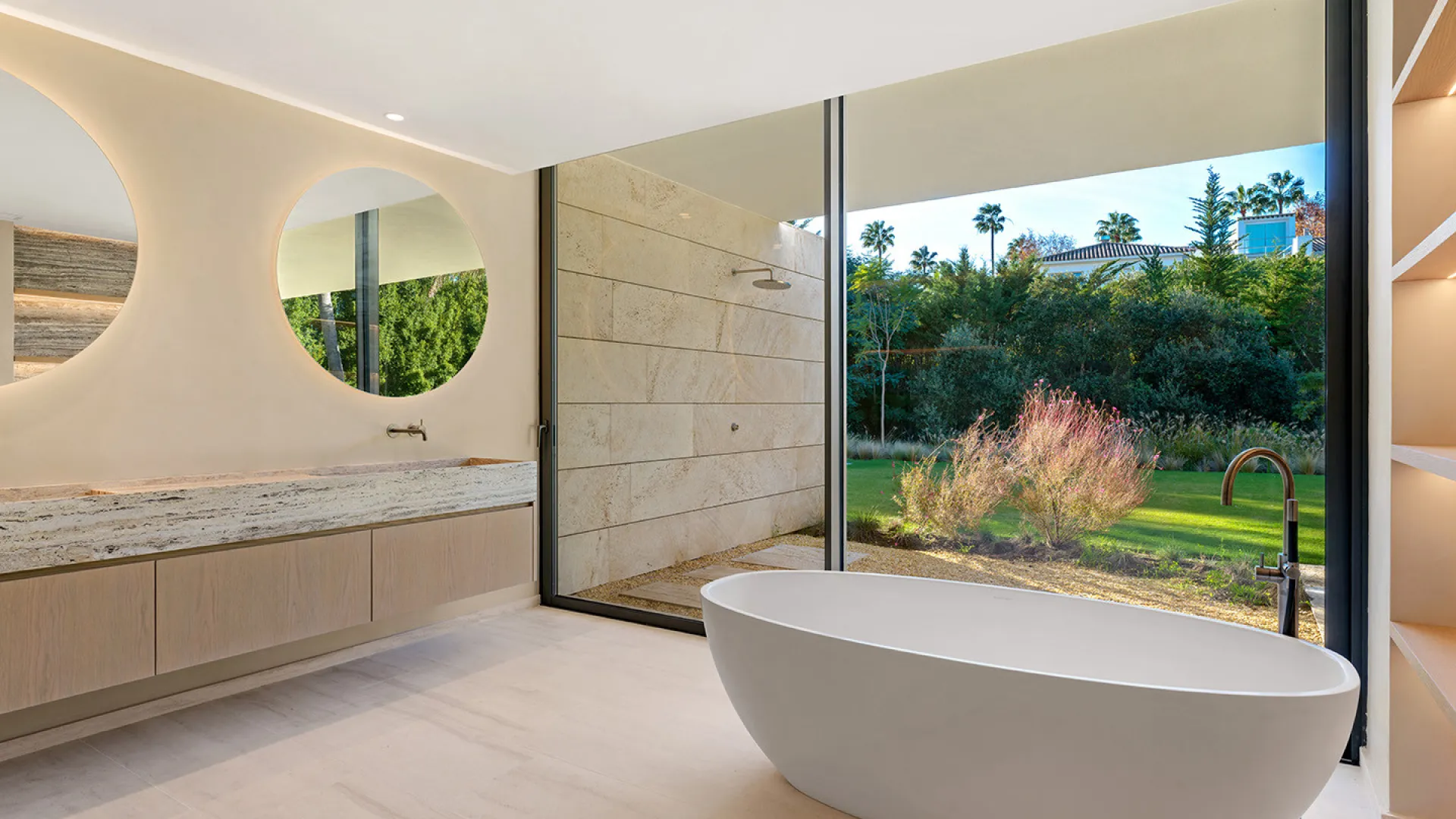 For sale Kings & Queens villa