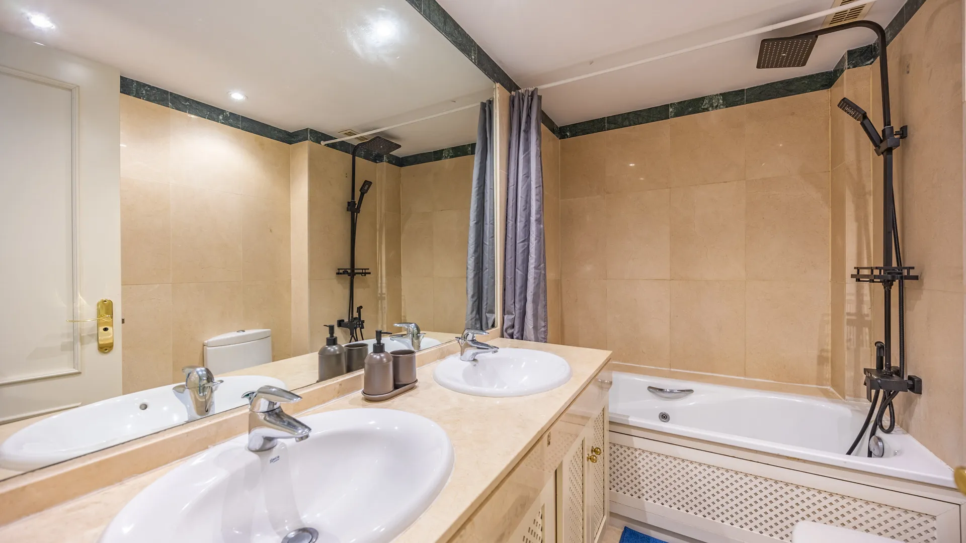 For sale Isla Carey apartment