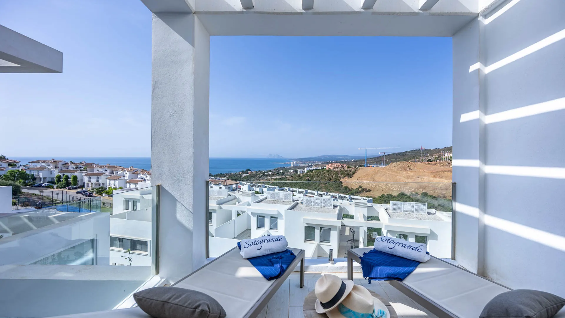 For sale 3 bedrooms town house in Bahia de las Rocas