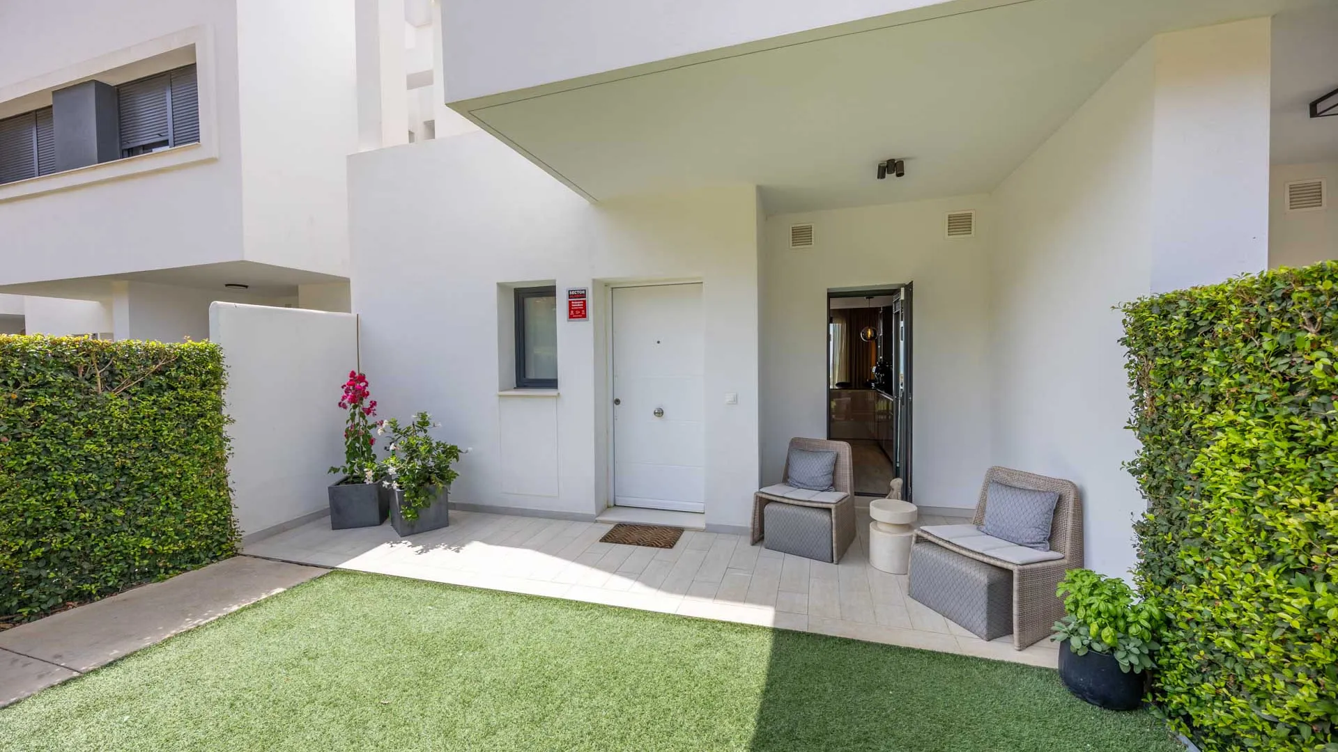 For sale 3 bedrooms town house in Bahia de las Rocas