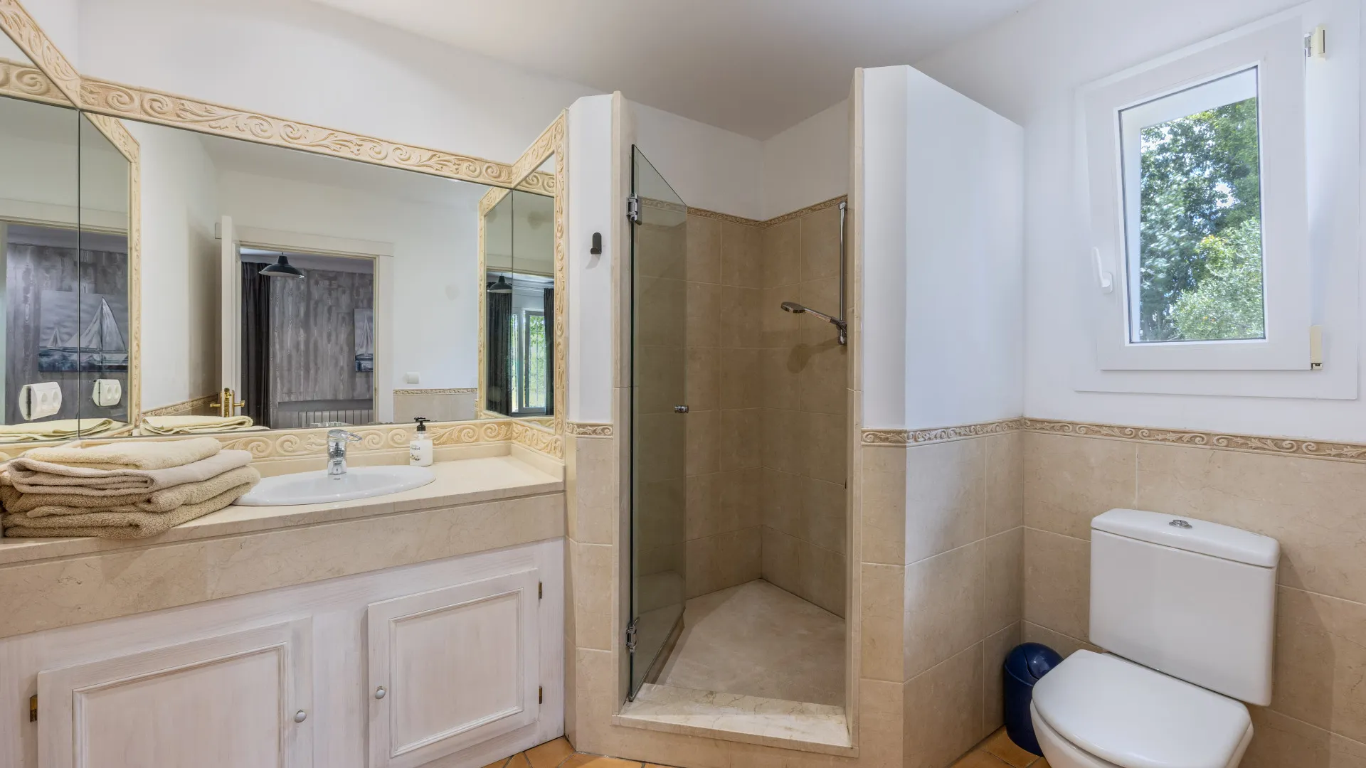 4 bedrooms villa in Zona F for sale