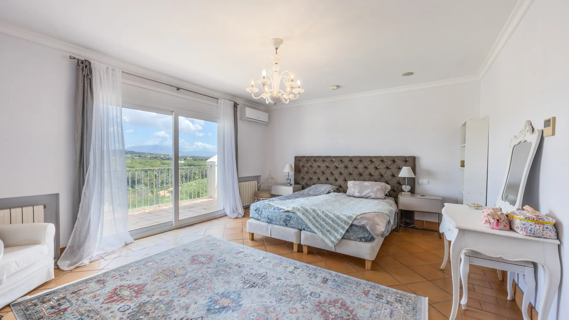 4 bedrooms villa in Zona F for sale