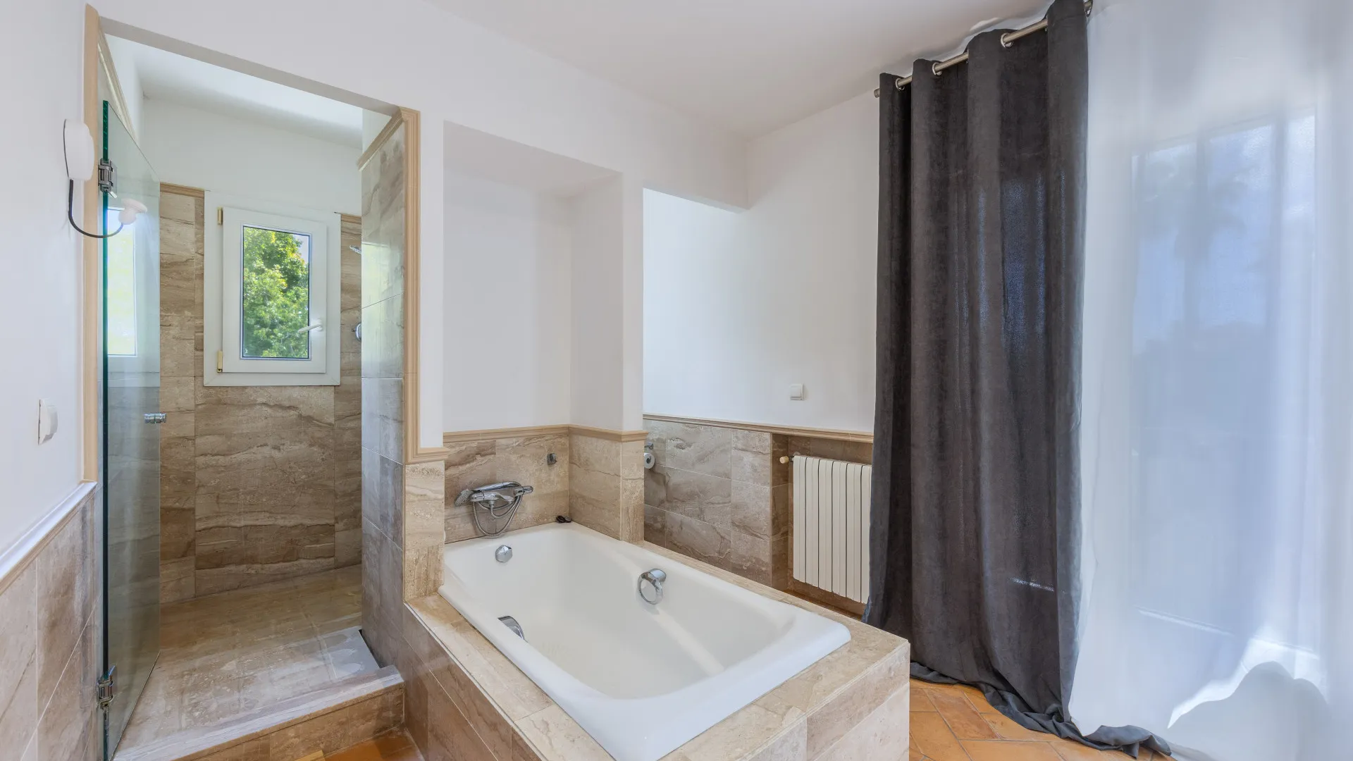 4 bedrooms villa in Zona F for sale