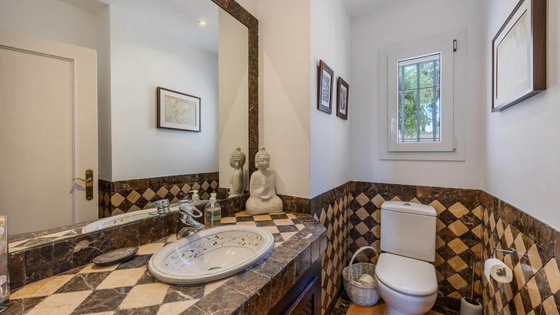 4 bedrooms villa in Zona F for sale
