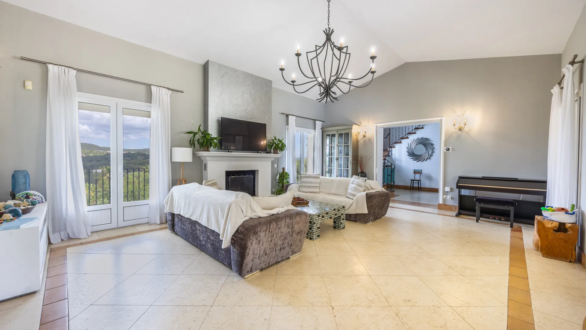4 bedrooms villa in Zona F for sale