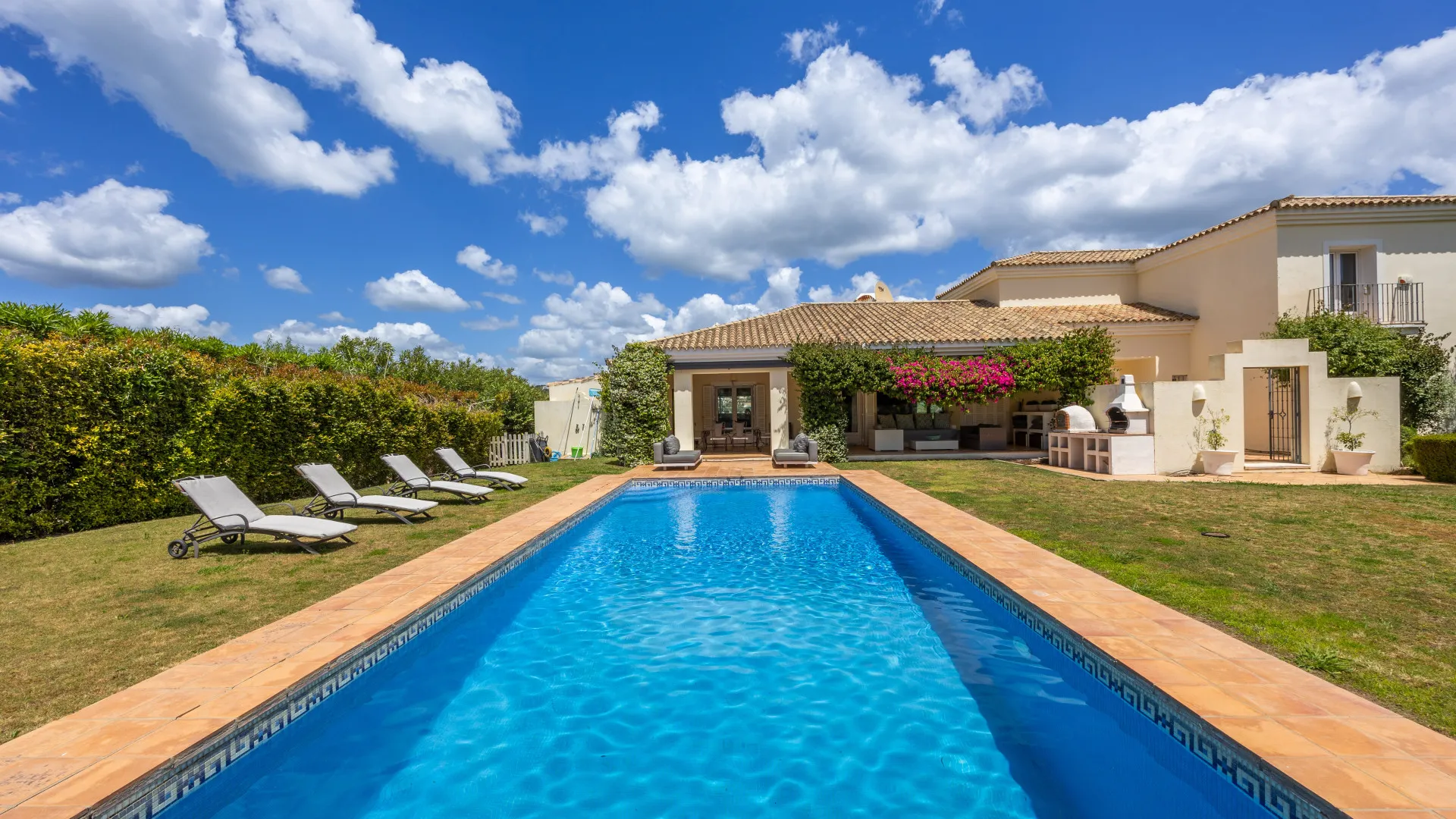 4 bedrooms villa in Zona F for sale
