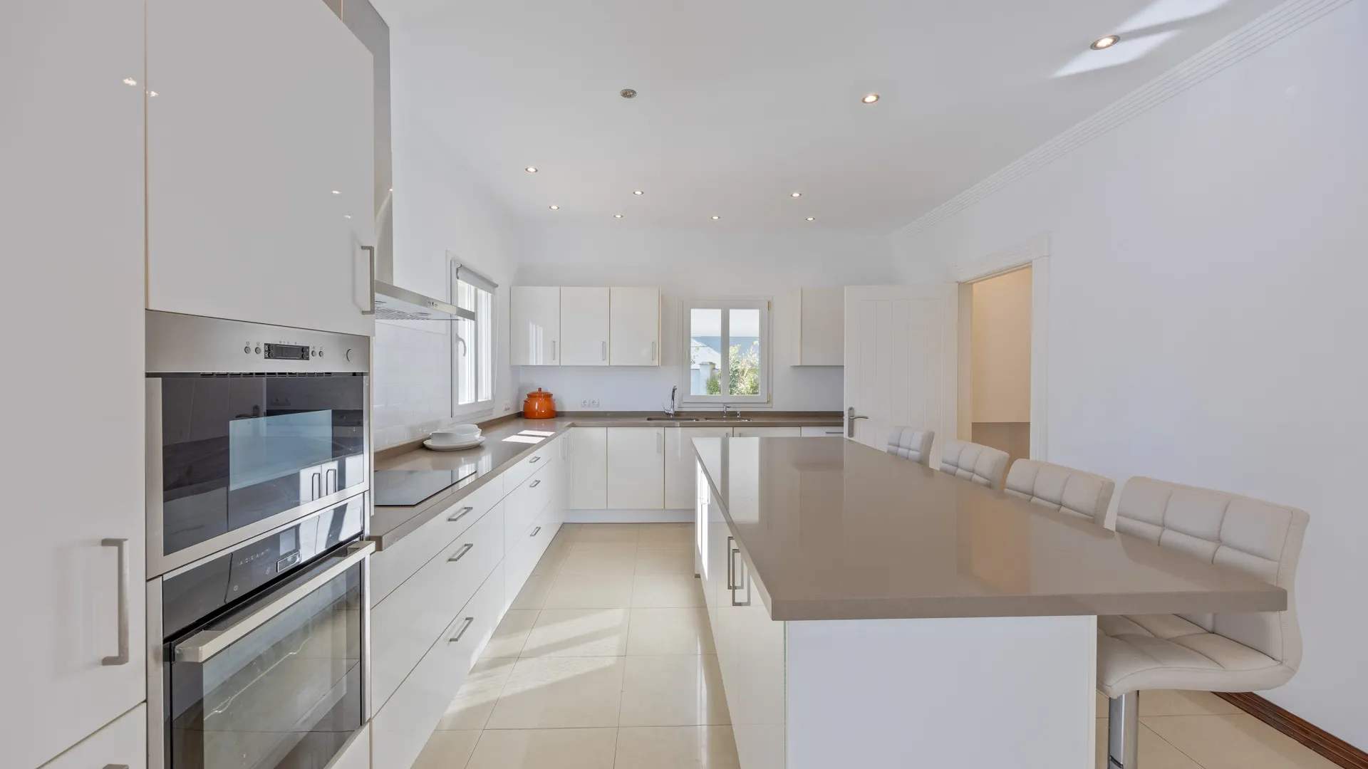 6 bedrooms Zona B villa for sale